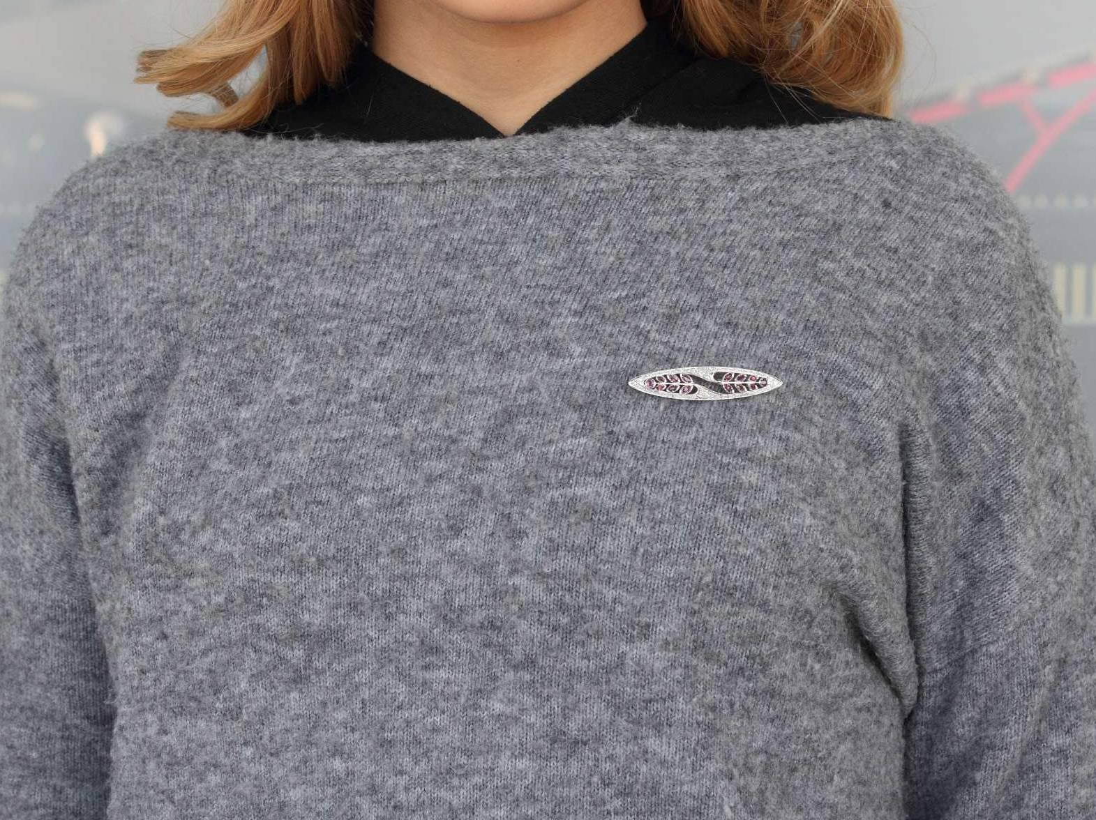 Broche de oro blanco con diamantes y rubíes en Bueno estado para la venta en Marcianise, Marcianise (CE)