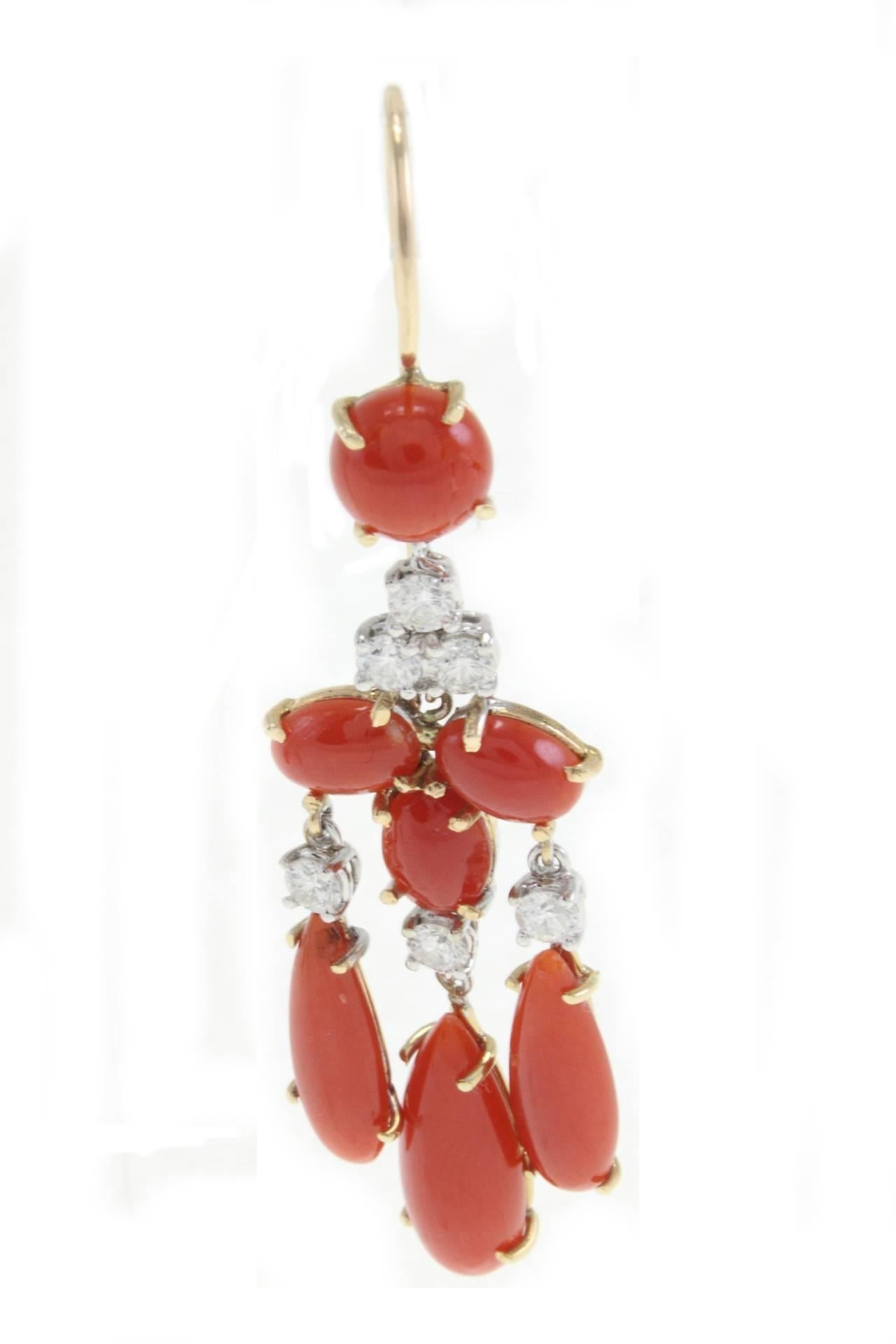 Sparkling earrings in 14Kt of white gold composed of diamonds and coral drops.

coral( 4.20gr)
diamonds(1.23Kt). 
US Size
Width 1.59 inch
Lenght 2.16 inch
total weight 6.55gr
Rf. 152351