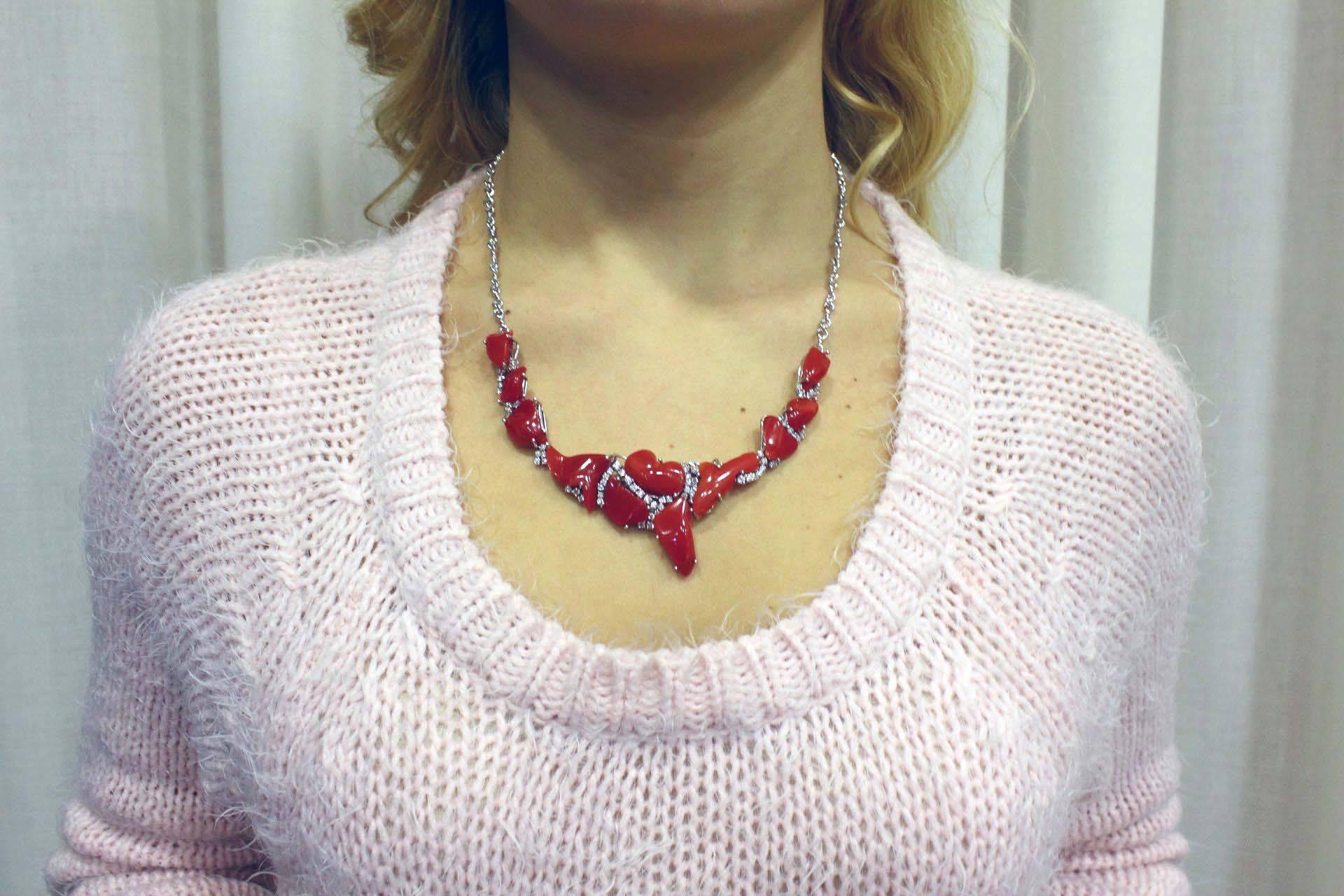 White Diamonds, Red Coral, 18K White Gold Retrò Necklace In Good Condition For Sale In Marcianise, Marcianise (CE)