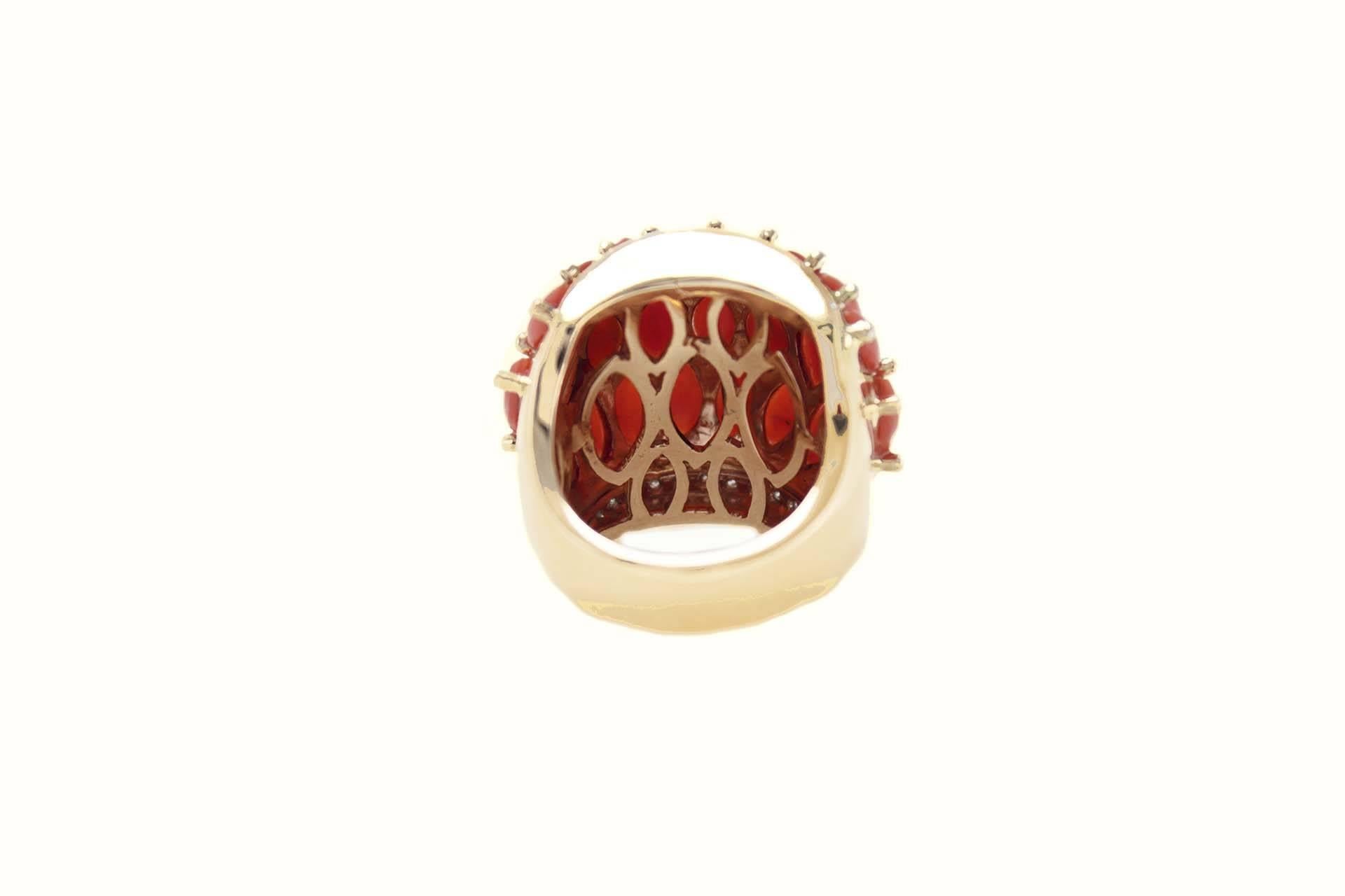 Luise Coral Diamond Gold Dome Ring In Good Condition In Marcianise, Marcianise (CE)