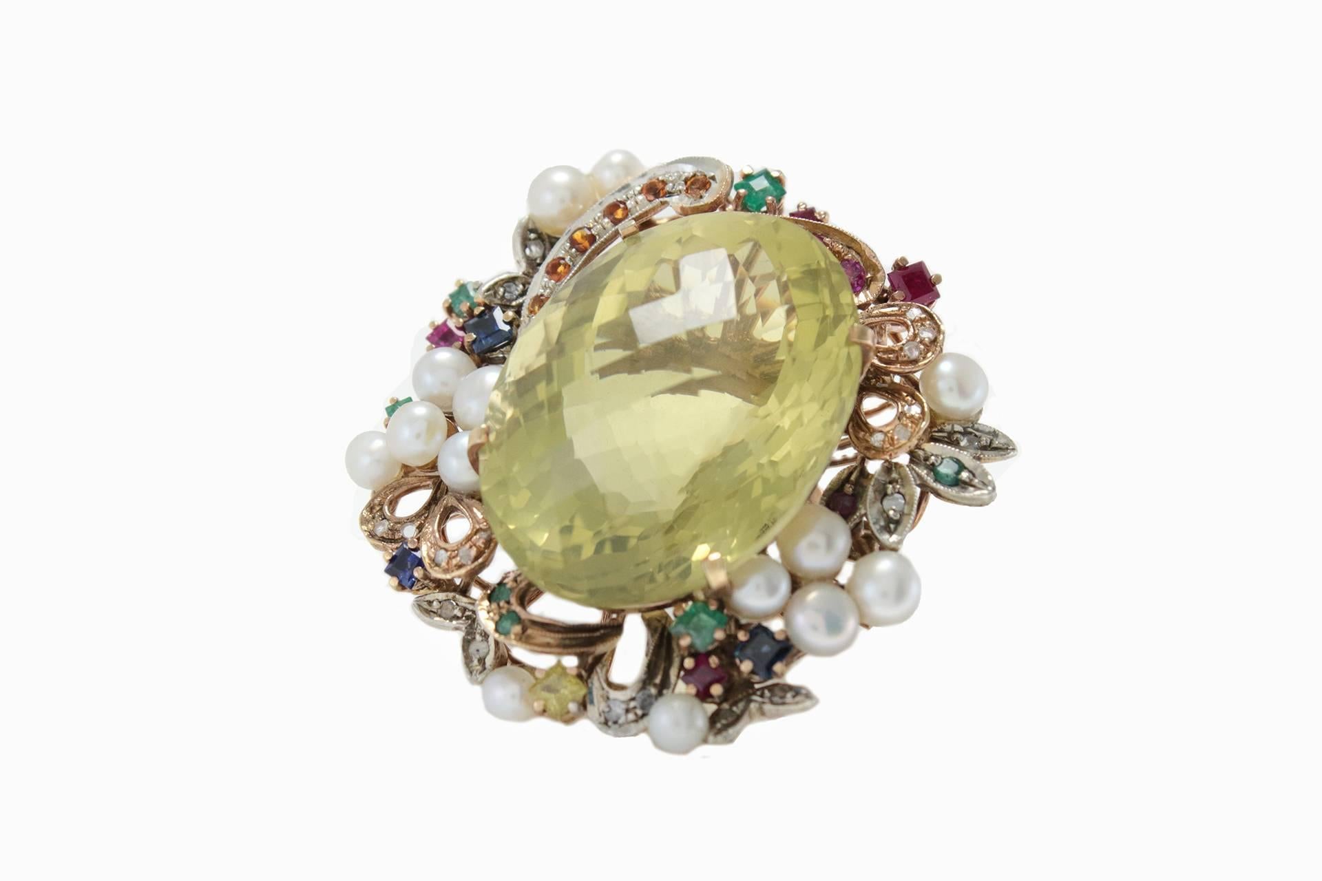 Bring a ray of light with you with this lustrous ring. Mounted on a base of 9Kt gold and silver there is a shining topaz of 10.70 Kt, of diamonds(0.19Kt), emeralds, ruby(3.13KT) and little pearls (1.50gr)
Rf. 212268