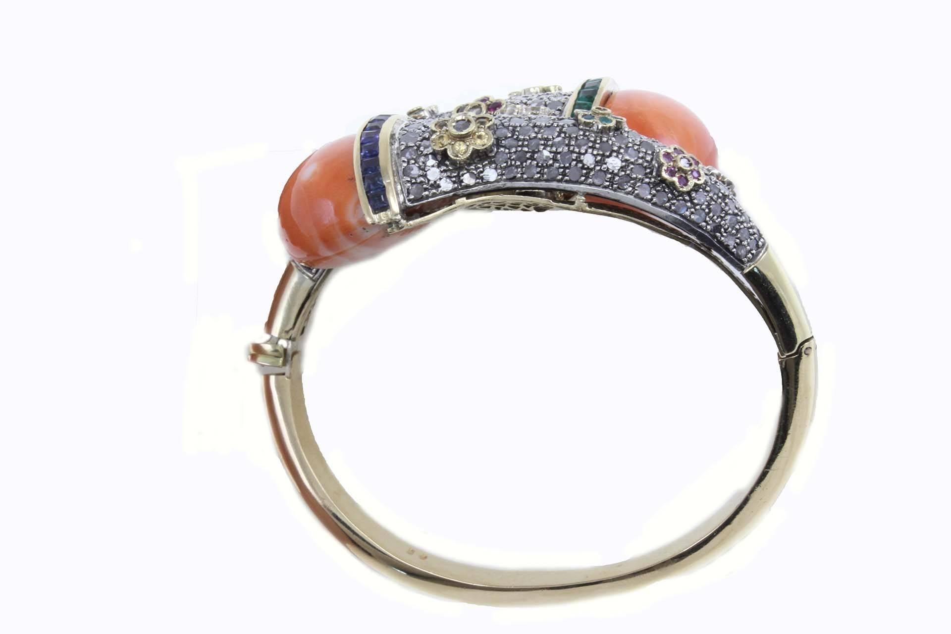 All mounted on 18Kt yellow gold and silver there are multicolored sapphires, rubies, and emeralds (6.22Kt), coral(22.3gr) and diamonds (4.99Kt).
Rf,7115649