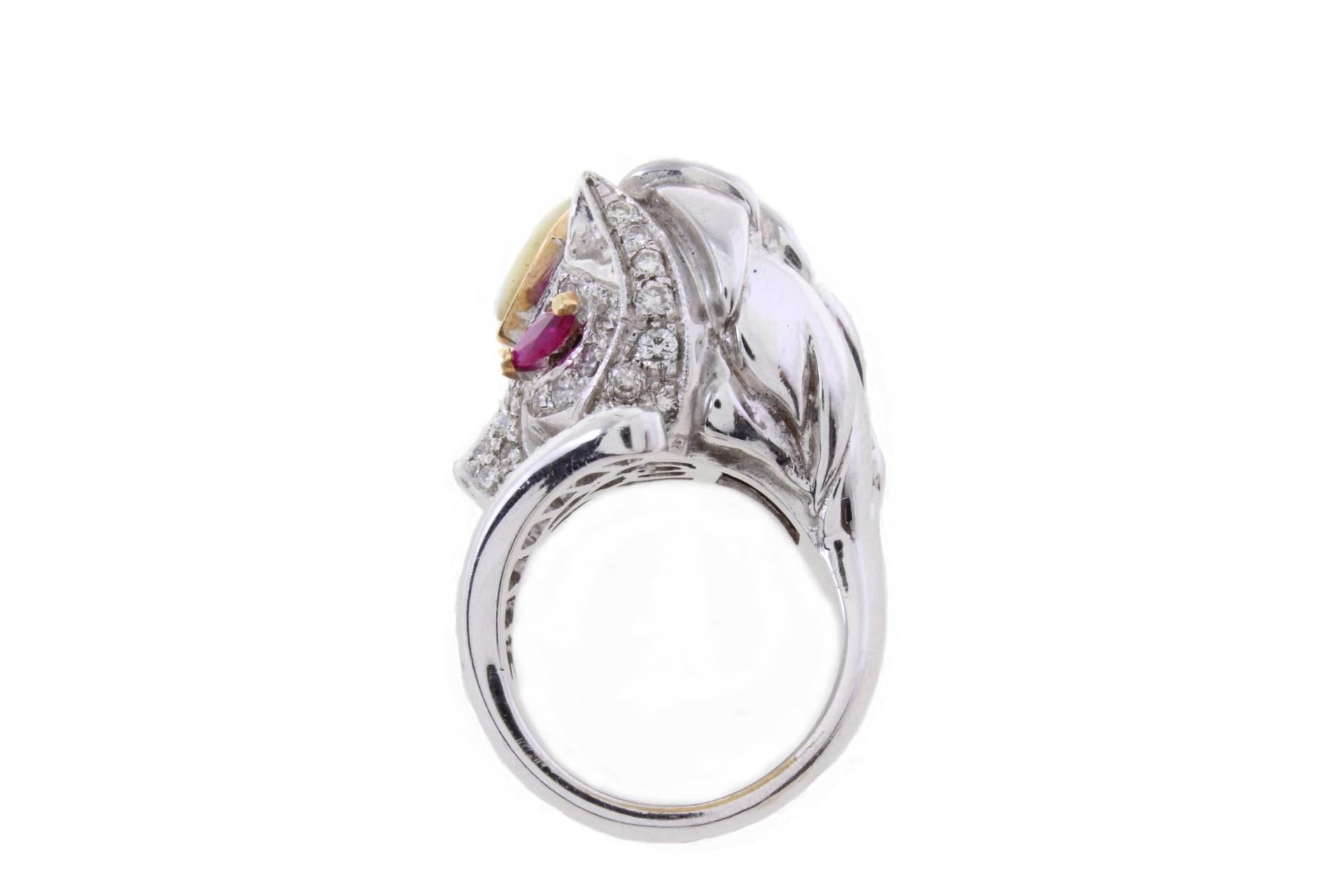 Rétro Bague de lion stylisée en or avec rubis et diamant en vente