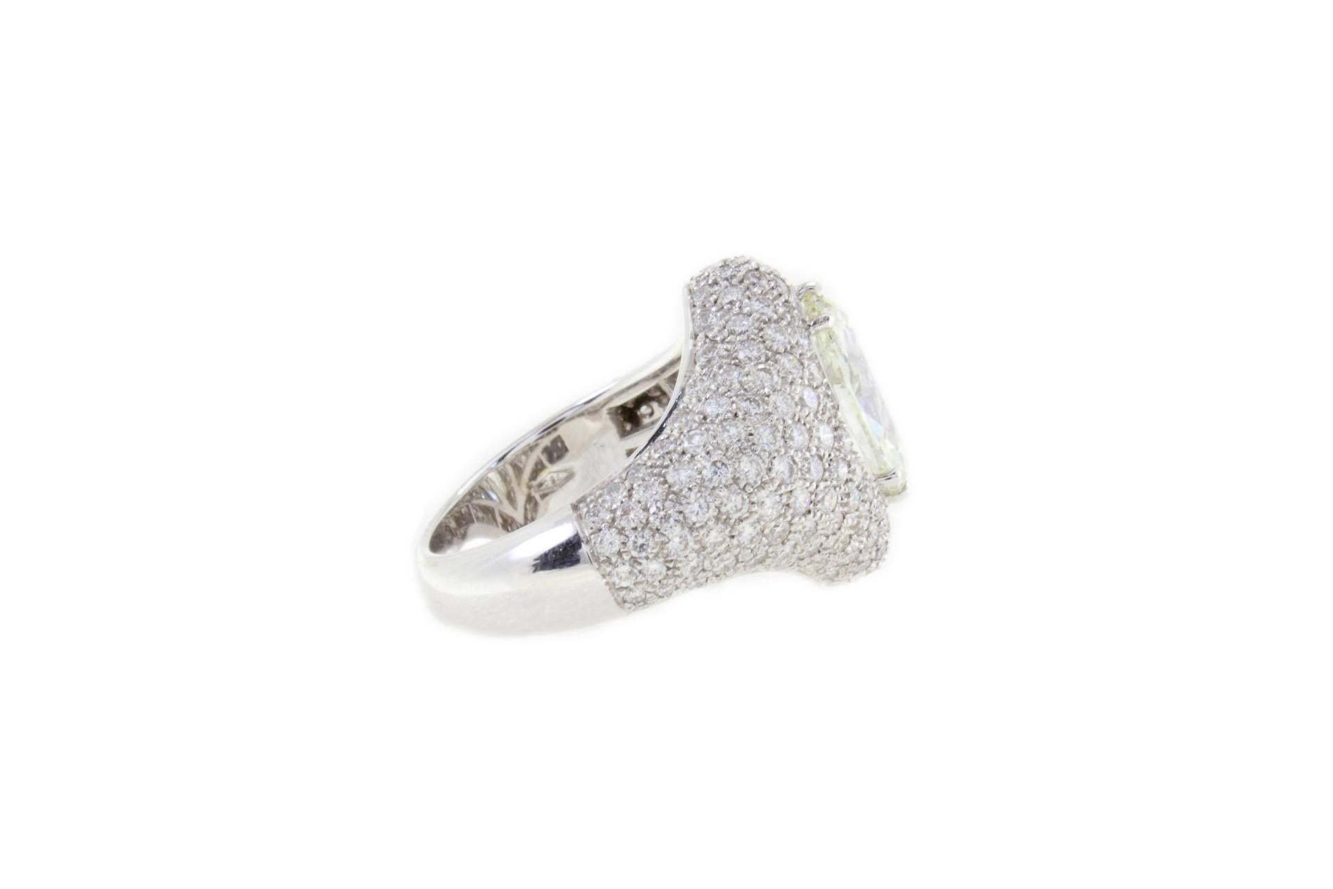 SHIPPING POLICY:
No additional costs will be added to this order.
Shipping costs will be totally covered by the seller (customs duties included). 


Sparkling diamond ring in 18Kt white gold. 
dome diamonds (3.44Kt)
diamond cut (2.23Kt). 
Tot.