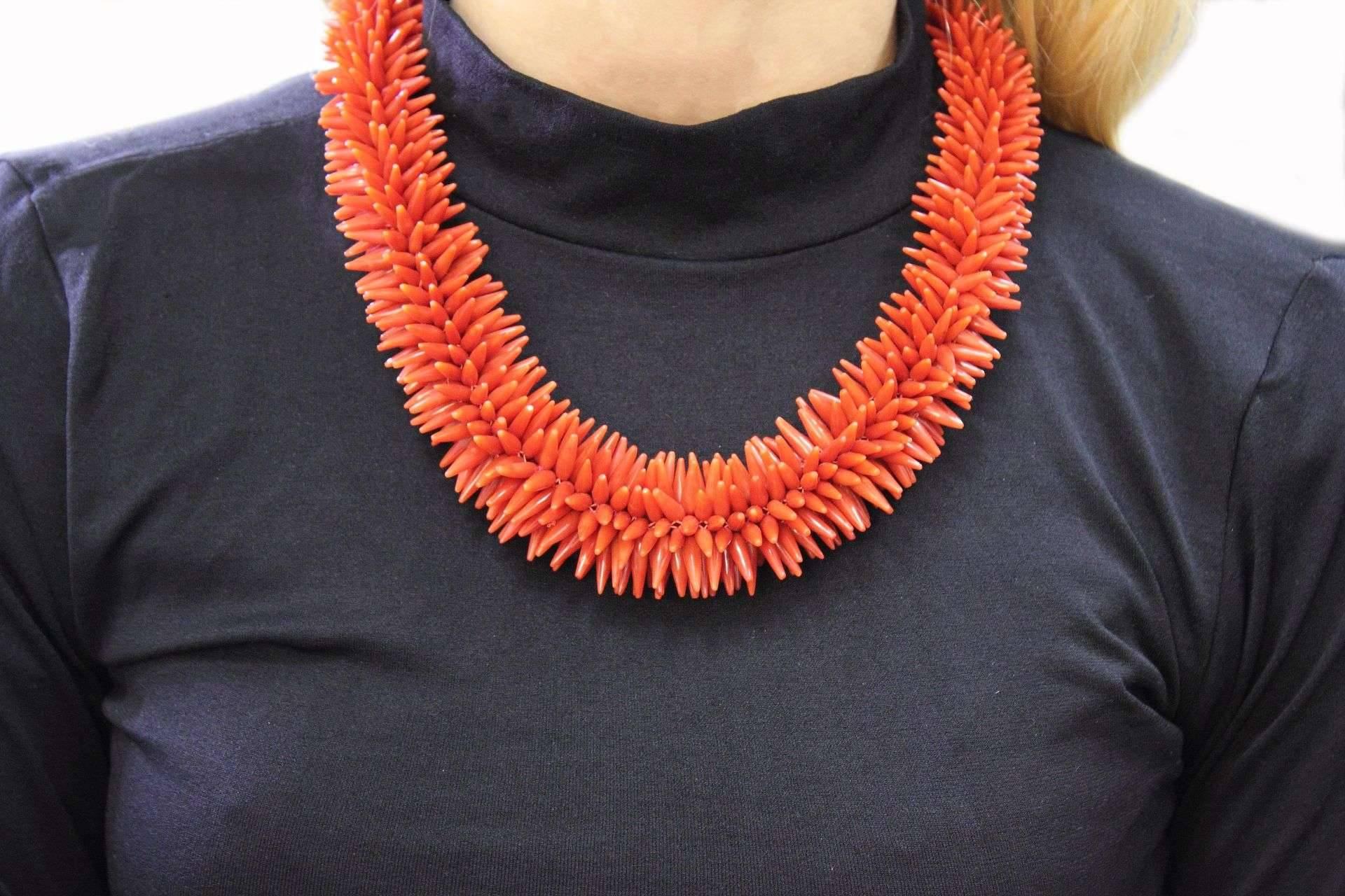 Mediterranean Coral Gold Necklace In Good Condition In Marcianise, Marcianise (CE)