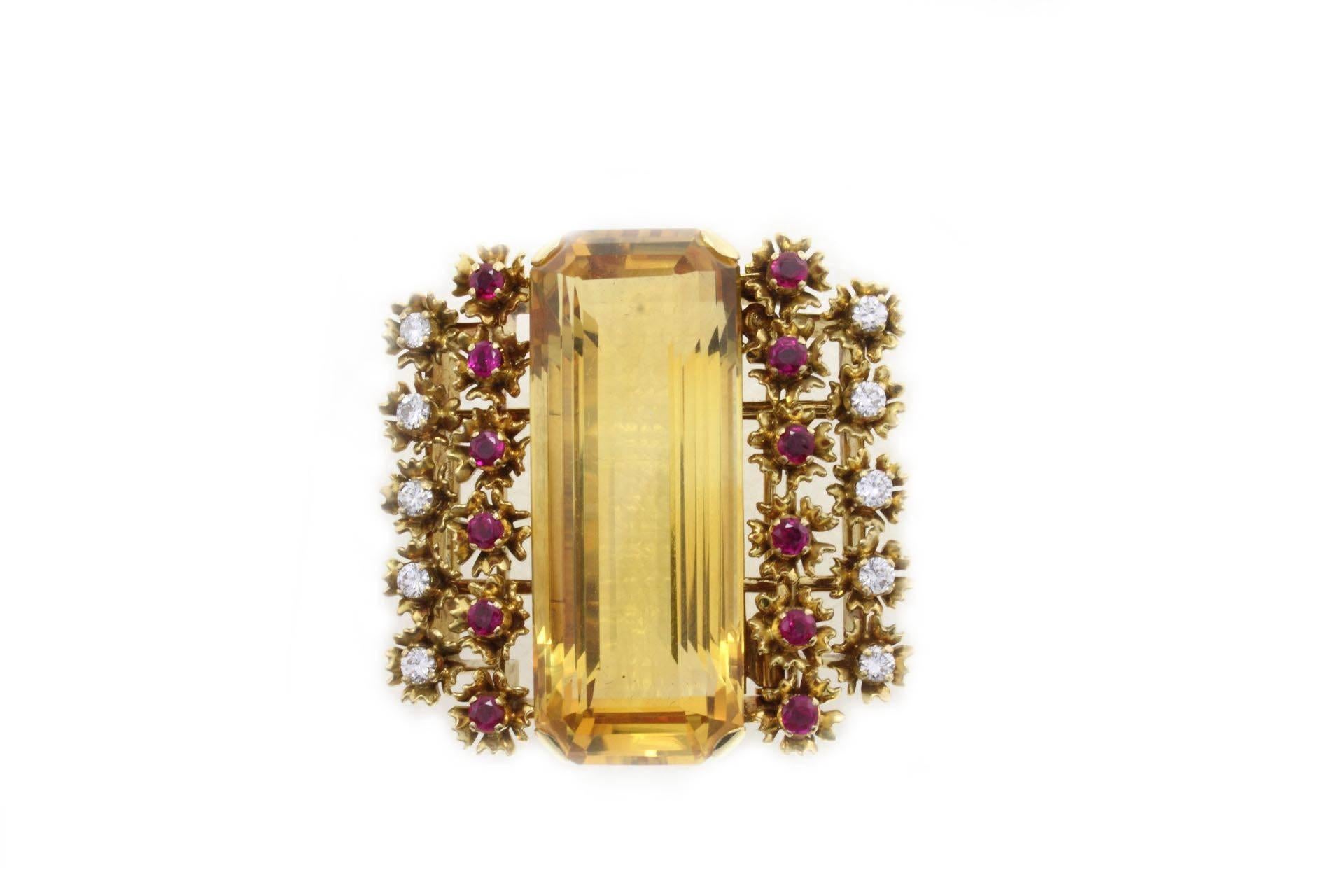 1960s Rubies Diamonds Topaz 18 Karat Gold Bracelet Brooch In Excellent Condition For Sale In Marcianise, Marcianise (CE)