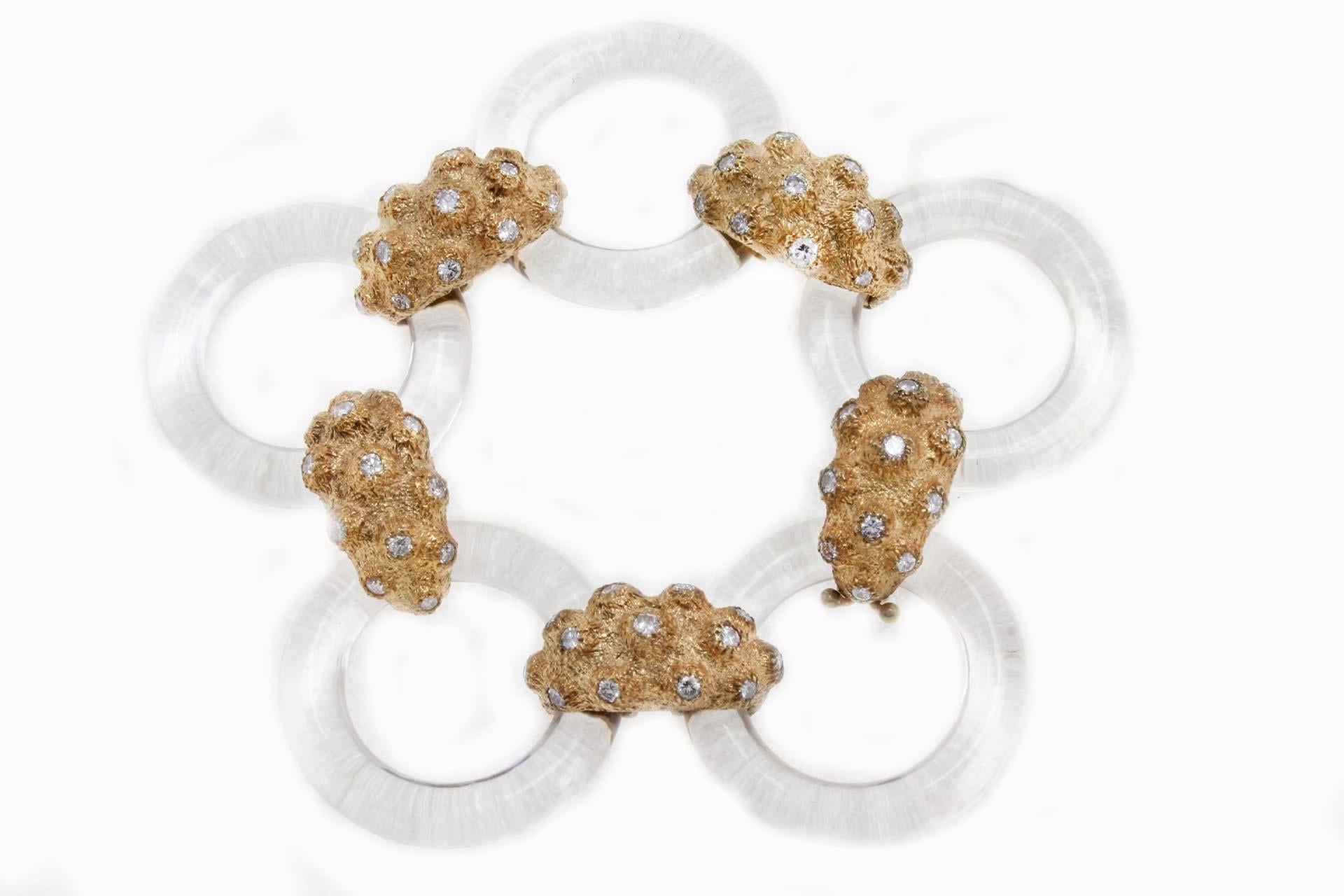 SHIPPING POLICY: 
No additional costs will be added to this order. 
Shipping costs will be totally covered by the seller (customs duties included).

Parure in 18 kt yellow gold composed of a bracelet and earrings, both mounted with diamonds and rock