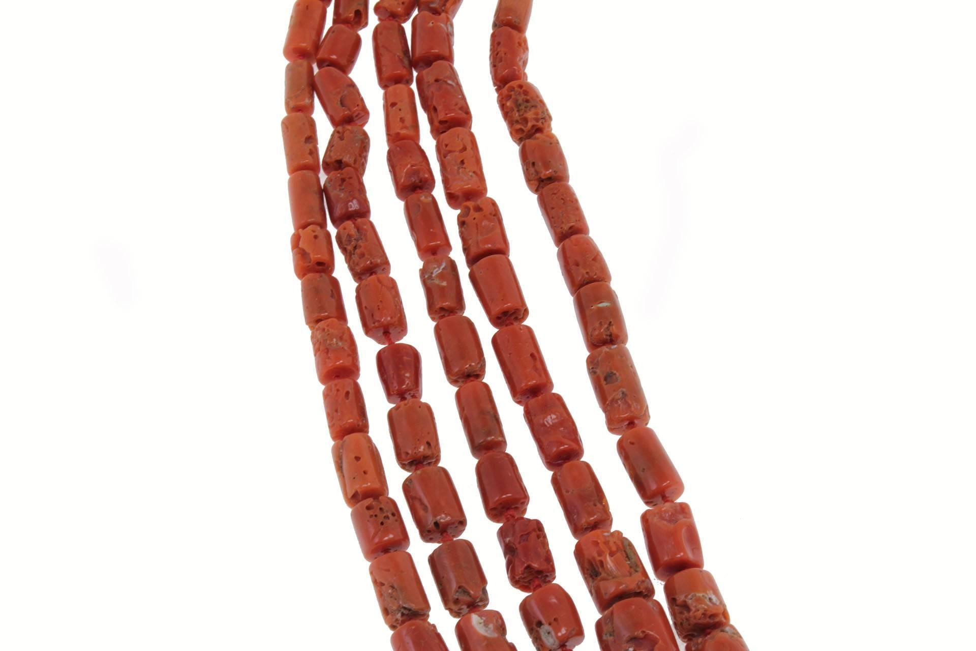 Antique Italian Coral Necklace with Silver Clasp In Good Condition In Marcianise, Marcianise (CE)