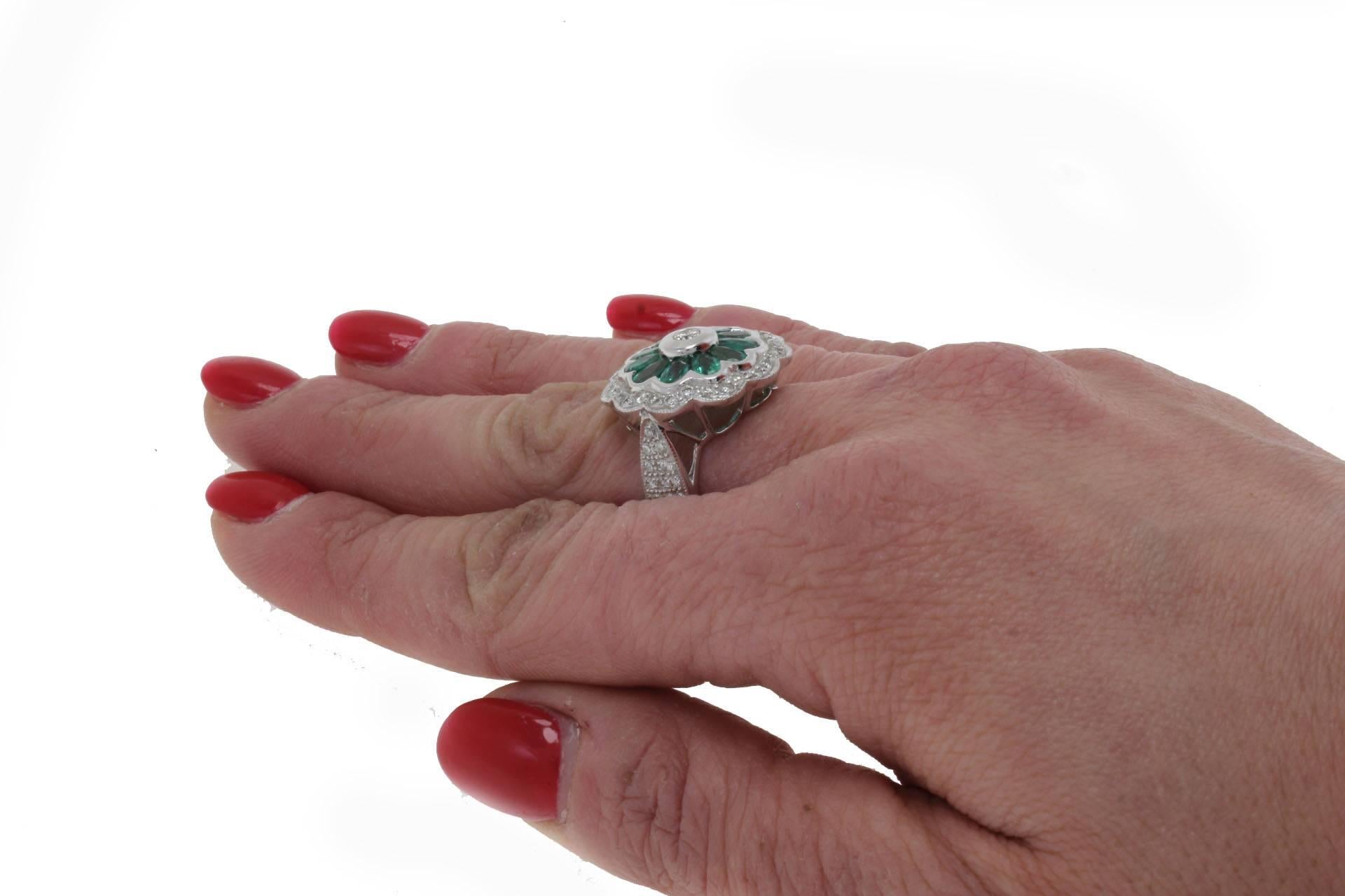 Women's Daisy Emerald Diamond Gold Ring
