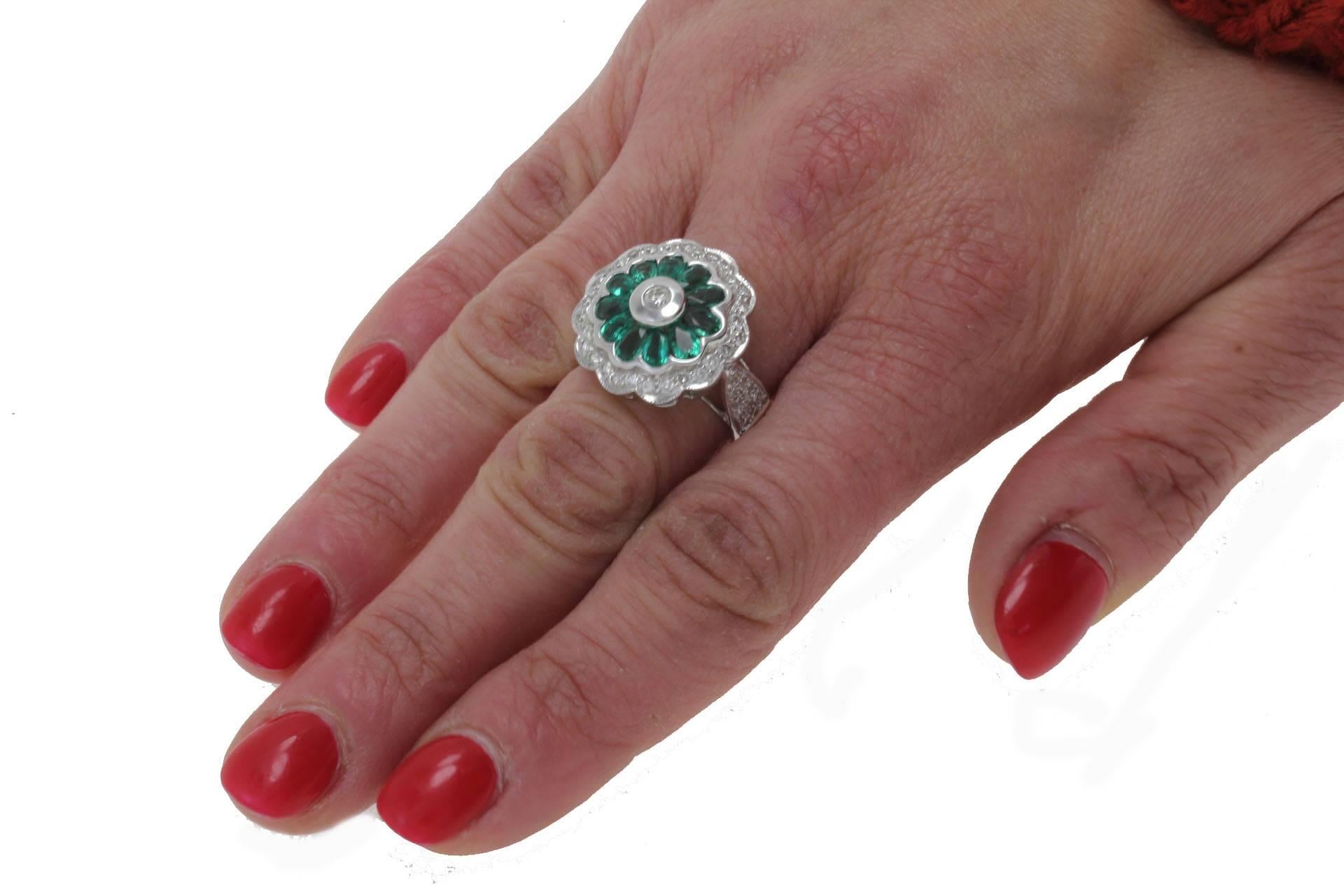 Daisy Emerald Diamond Gold Ring 2