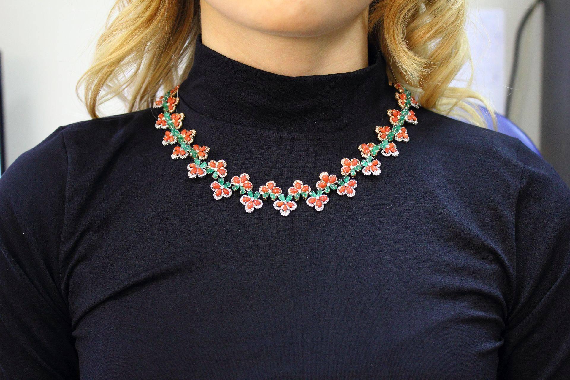 Handcrafted Link Necklace Diamonds Emeralds Coral 18 Karat White and Rose Gold In Good Condition In Marcianise, Marcianise (CE)