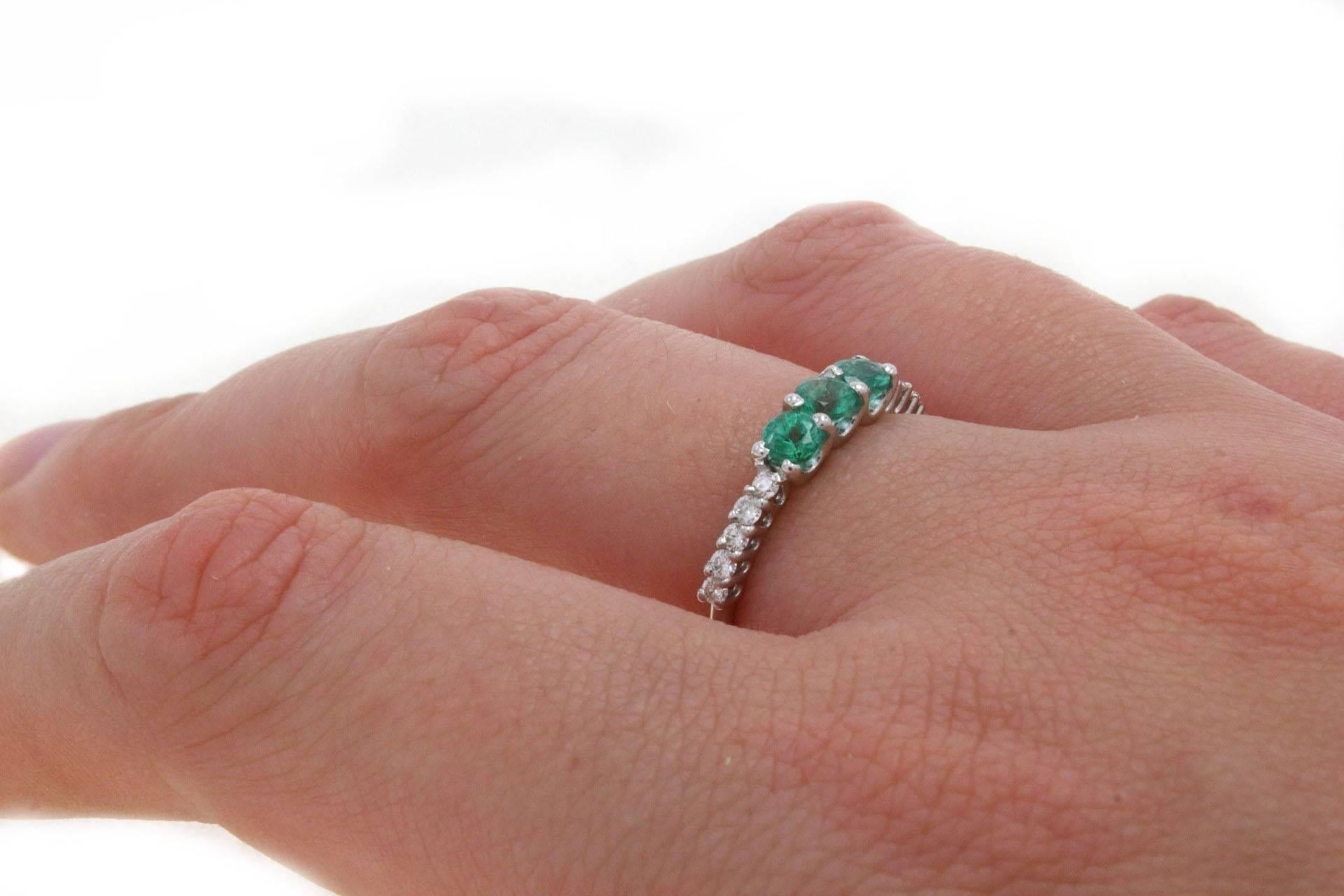 Luise Diamonds Emeralds Gold Ring In Good Condition In Marcianise, Marcianise (CE)