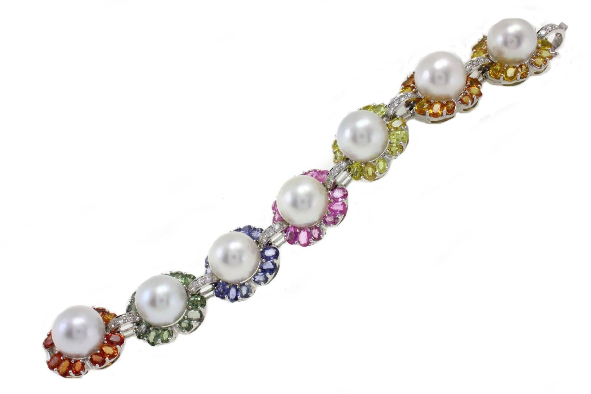 Raimbow bracelet composed of refined pearls surrounded by colored sapphires linked by white diamonds lines.

sapphires (34.21 kt)
diamonds (1.87 kt) 
pearls (29.20 gr)
Tot weight 69.80 gr

ref.gcuho