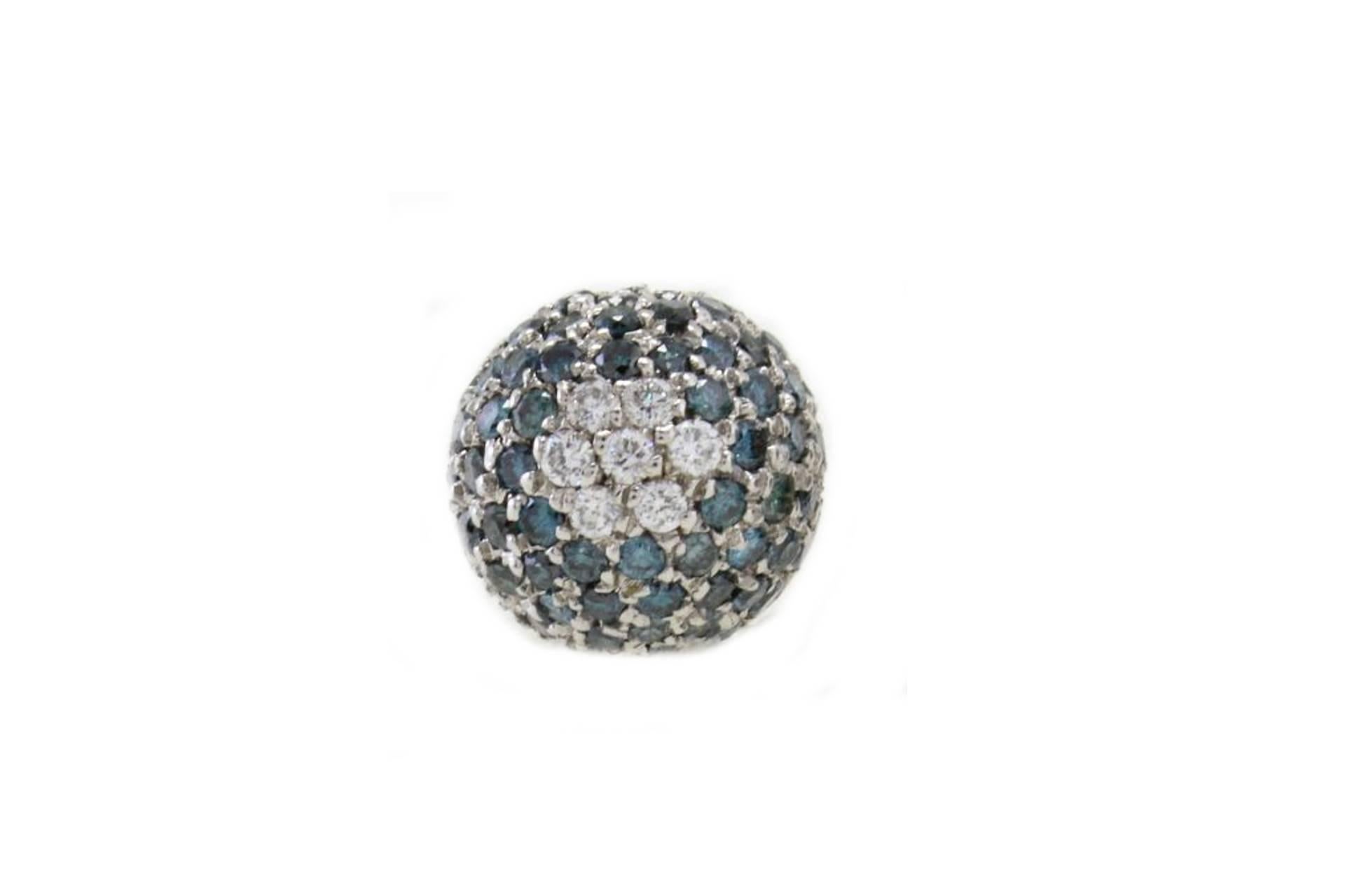 Little Dome Diamant und Fancy Diamant 18 Karat Weiß Ohrringe (Retro) im Angebot