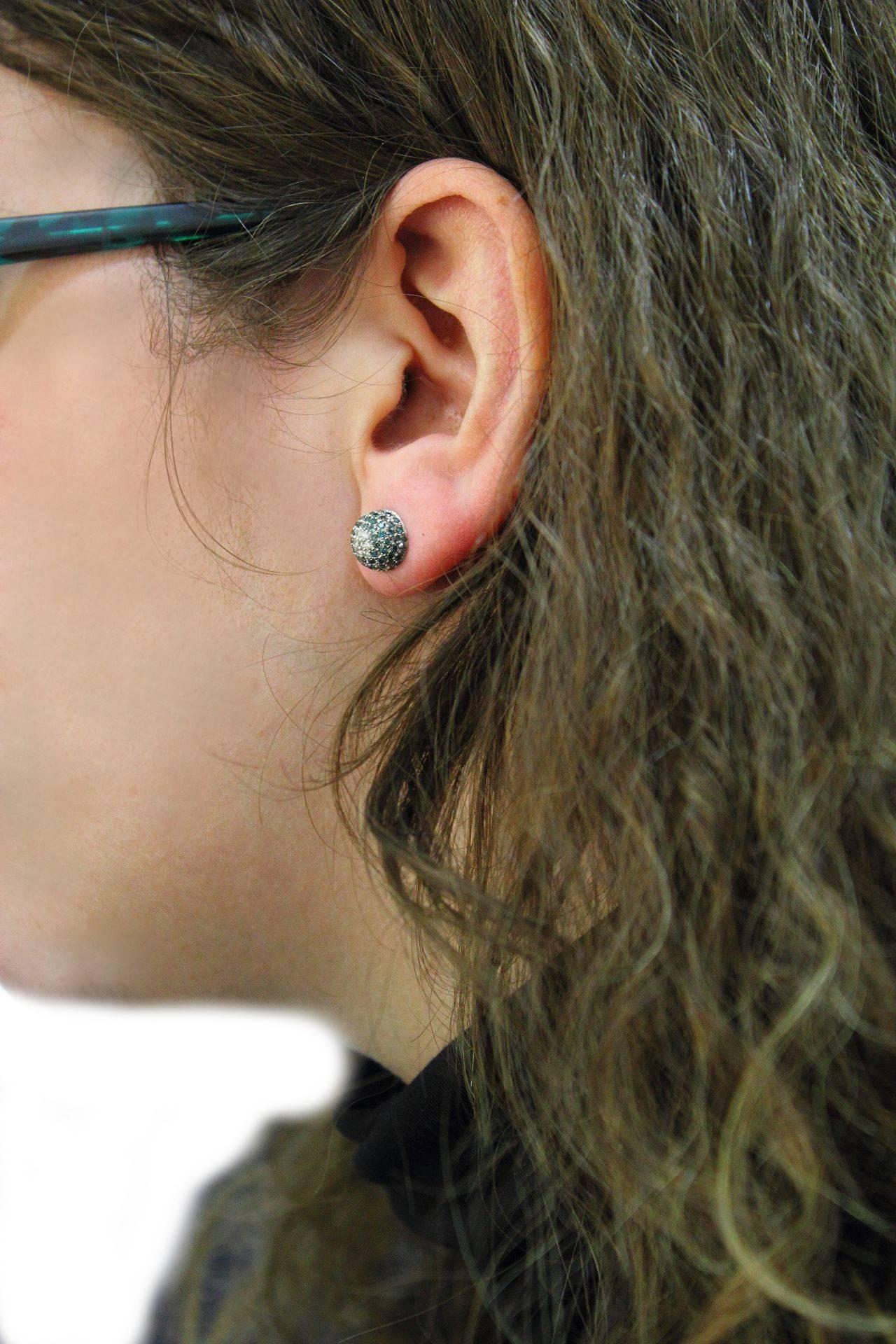Little Dome Diamant und Fancy Diamant 18 Karat Weiß Ohrringe im Zustand „Gut“ im Angebot in Marcianise, Marcianise (CE)