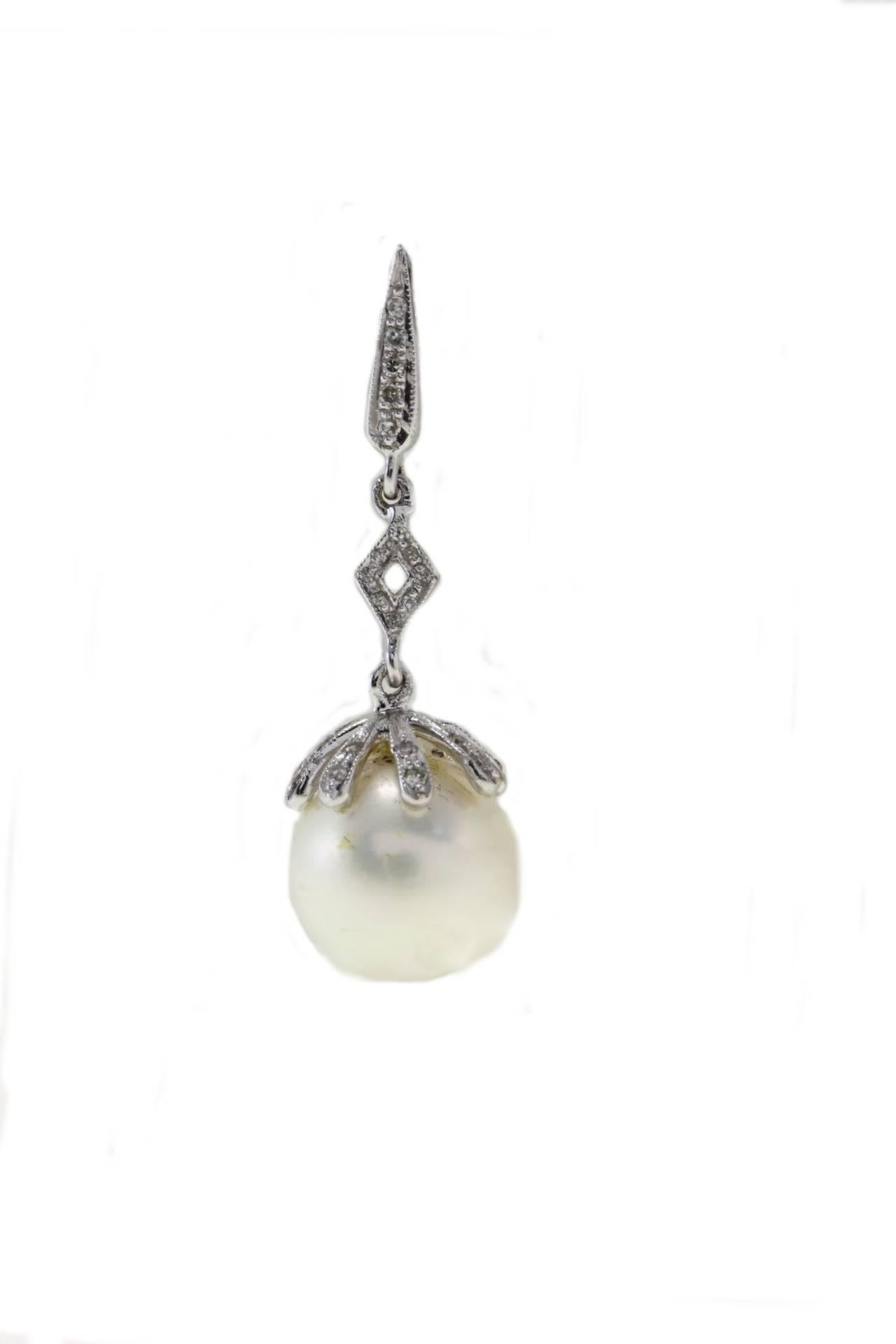 Delightful earrings in 14Kt white gold composed of one pearl each with a diameter between 9/10mm situated at the end of a diamonds chain.
pearls(3.70gr)   
diamonds(0.66Kt)
Tot weight 6.7 gr
R.f 516397

For any enquires, please contact the seller