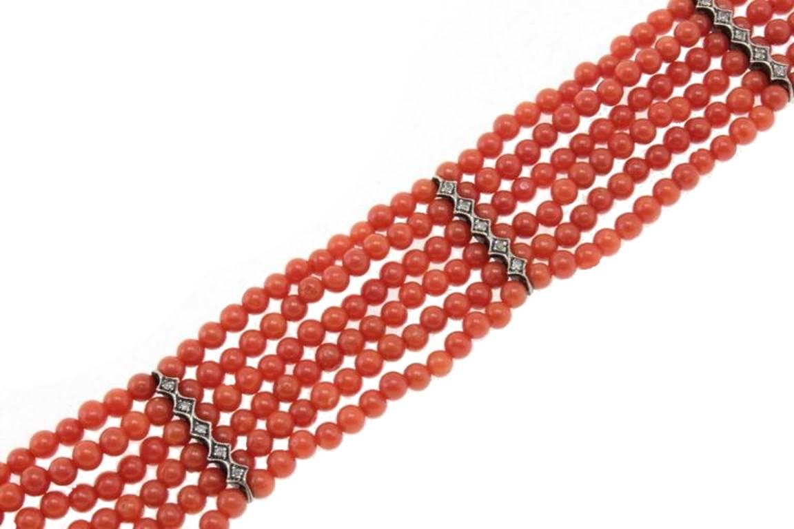 9kt yellow gold and silver bracelet composed of six coral rows sphere.
Diamonds 0.30 kt
Coral 19.60 gr
Tot.Weight 25.70
R.F err