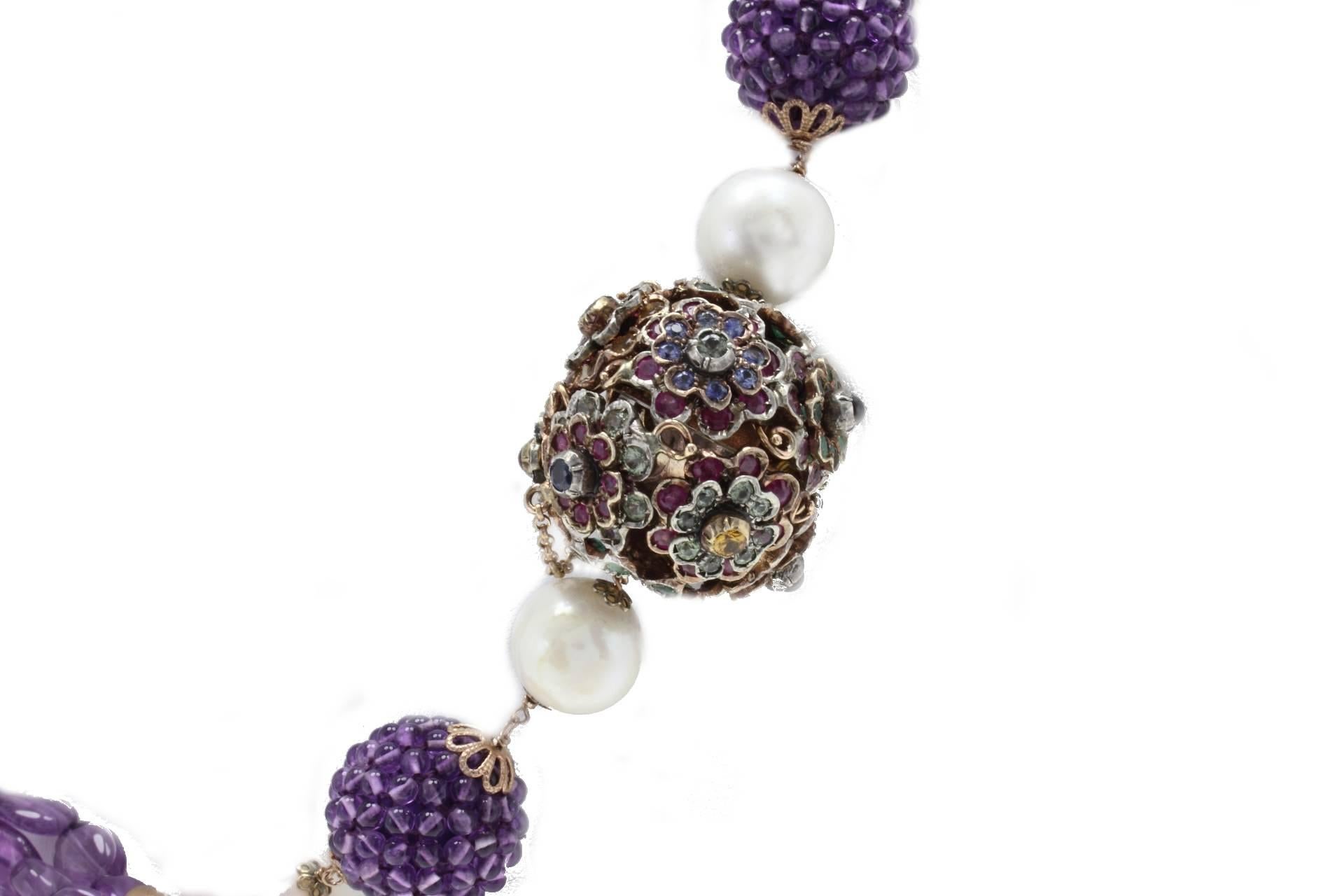Multi-Strand Necklace composed of 5 amethyst rows, pearls, amethysts and gold and silver clasp mounted with emeralds, rubies and multicolor sapphires.
Rubies, Multicolor Sapphires,Emeralds 14.87 kt
Amethyst 115.87 gr
Pearls 12.20 gr
Tot.Weight