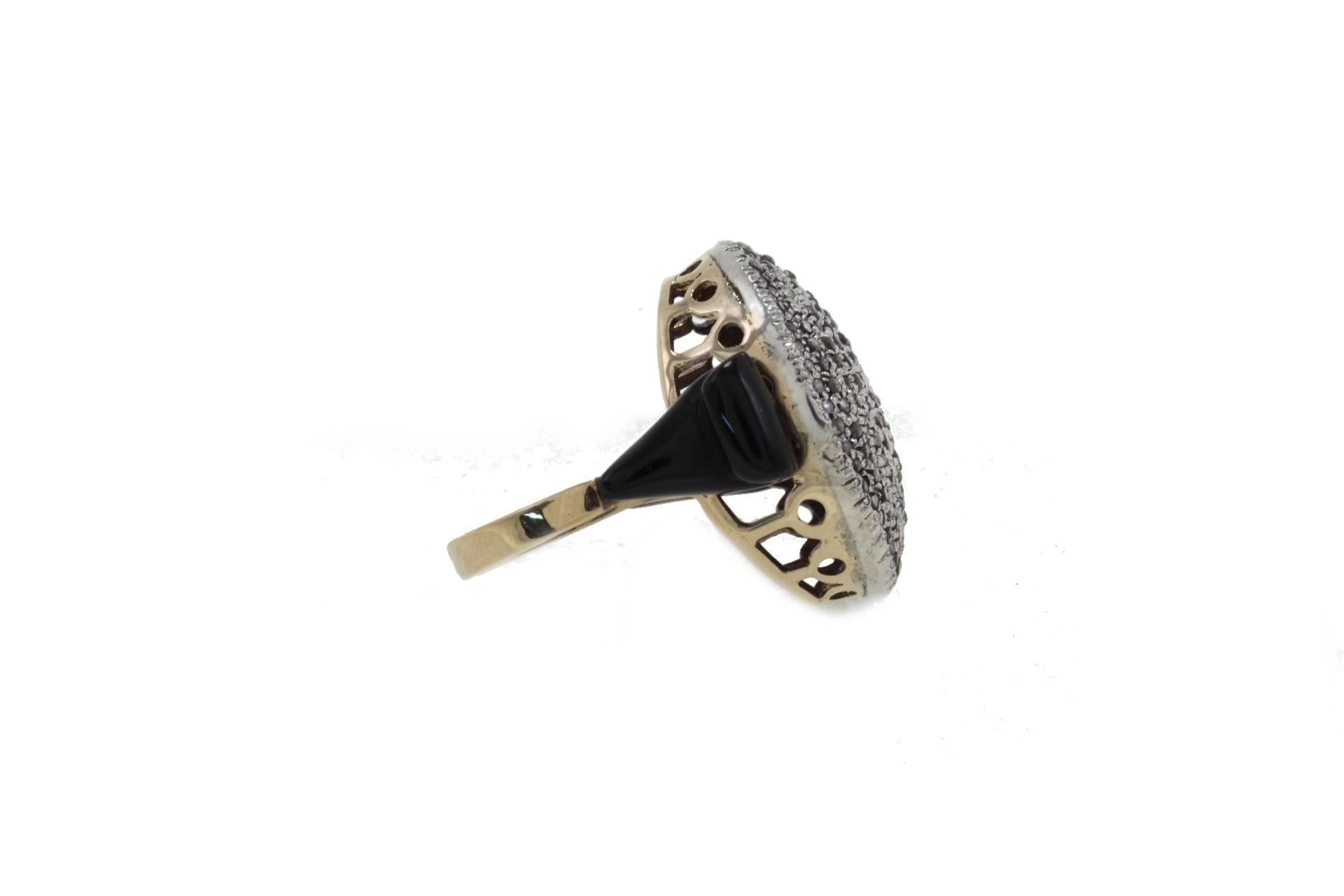 Retrò ring in 9k gold and silver mounted with diamonds in the center and onyx on the sides.
Diamonds 0.75 kt
Onyx 0.80 gr
Tot.Weight 7.40 gr
R.F gaae