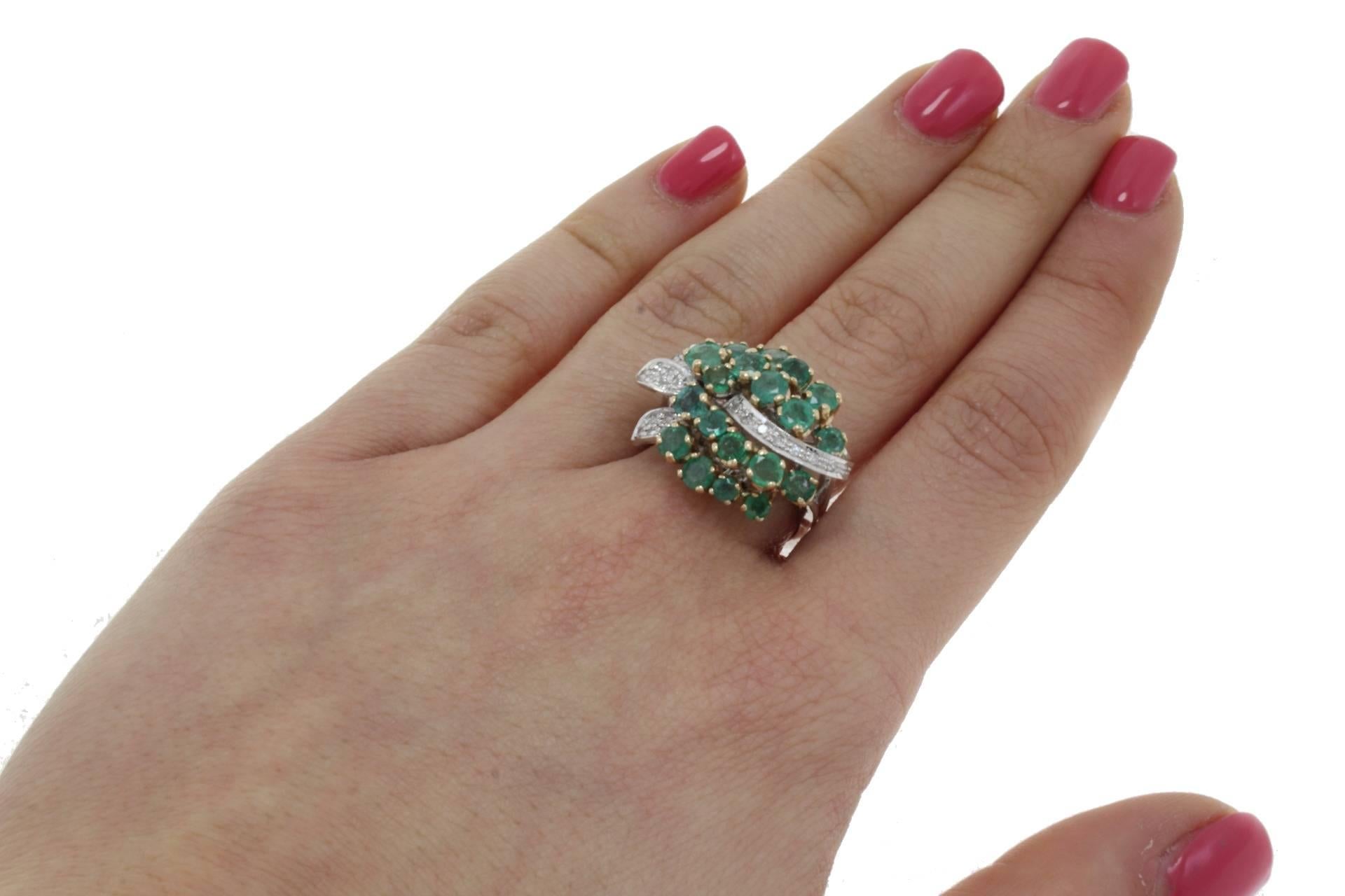 Luise Diamonds Emeralds Cluster Ring In Good Condition In Marcianise, Marcianise (CE)