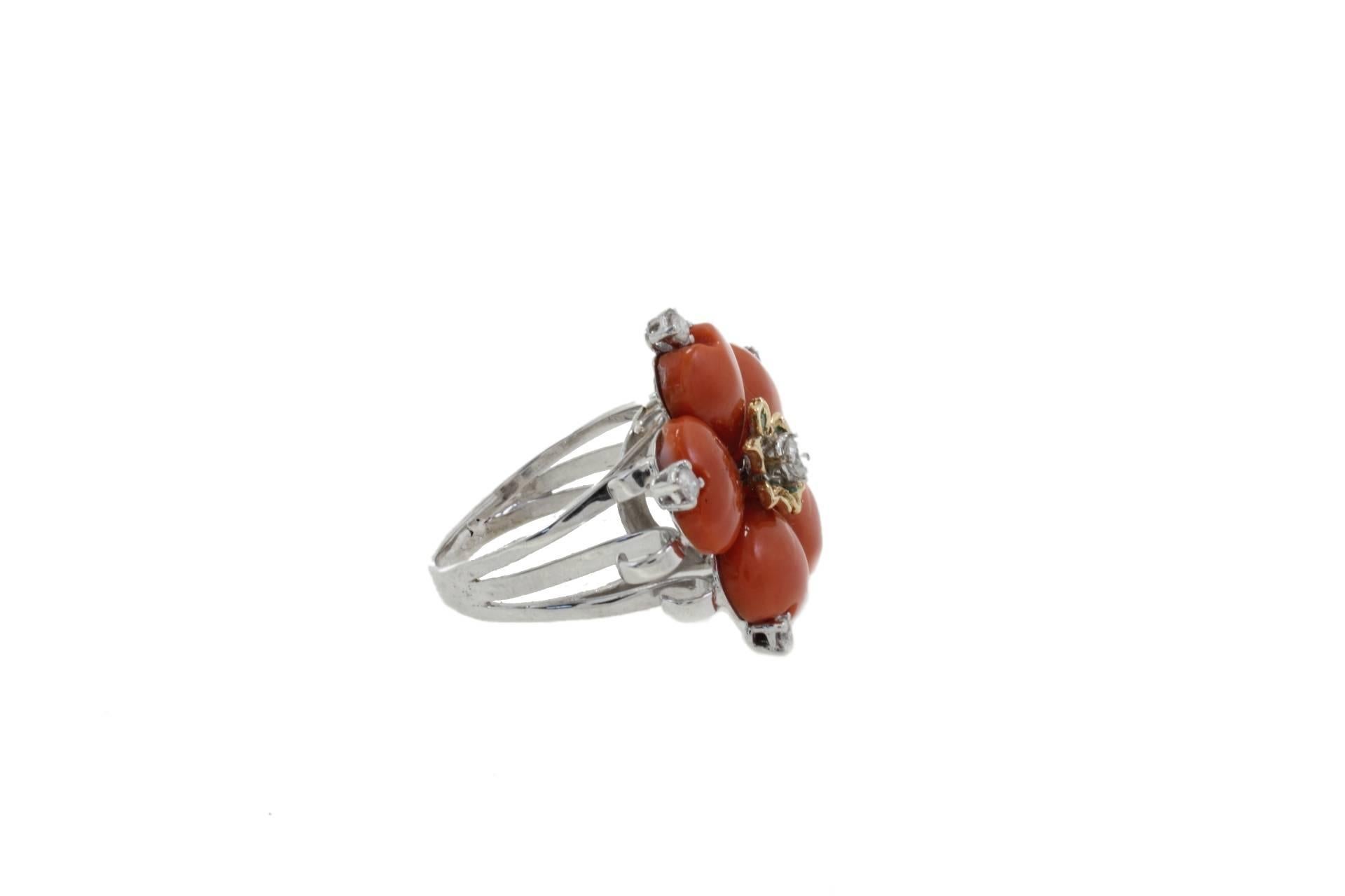 SHIPPING POLICY:
No additional costs will be added to this order.
Shipping costs will be totally covered by the seller (customs duties included).

Fashion ring in 14k white gold composed of flower shaped coral mounted with diamonds and