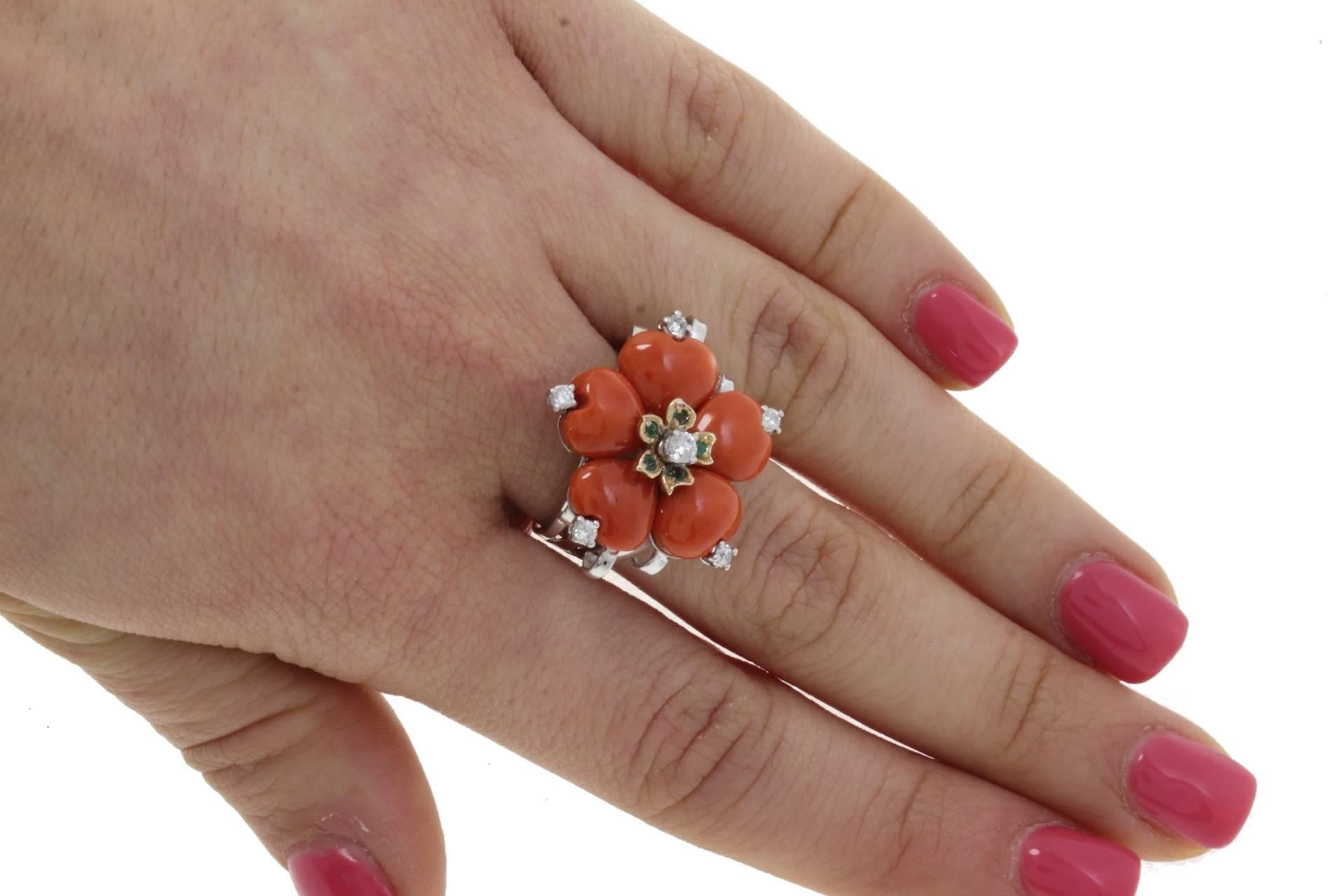 Diamonds Emeralds Coral Fashion Gold Ring In Good Condition In Marcianise, Marcianise (CE)