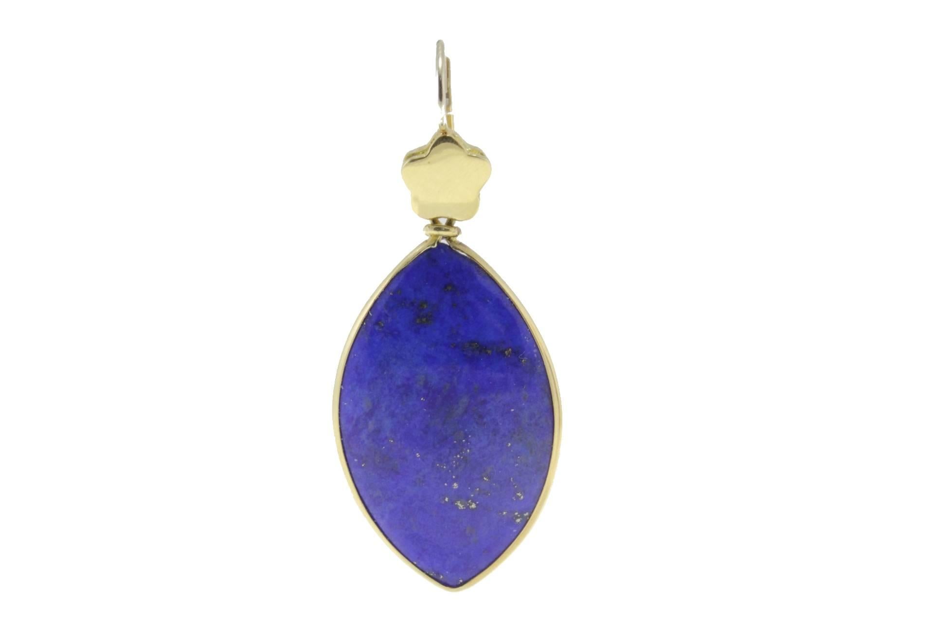 Dangle earrings in 18k yellow gold mounted with lapis.
Lapis 9.50 gr
Tot.Weight 16.90 gr
R.F ggfa