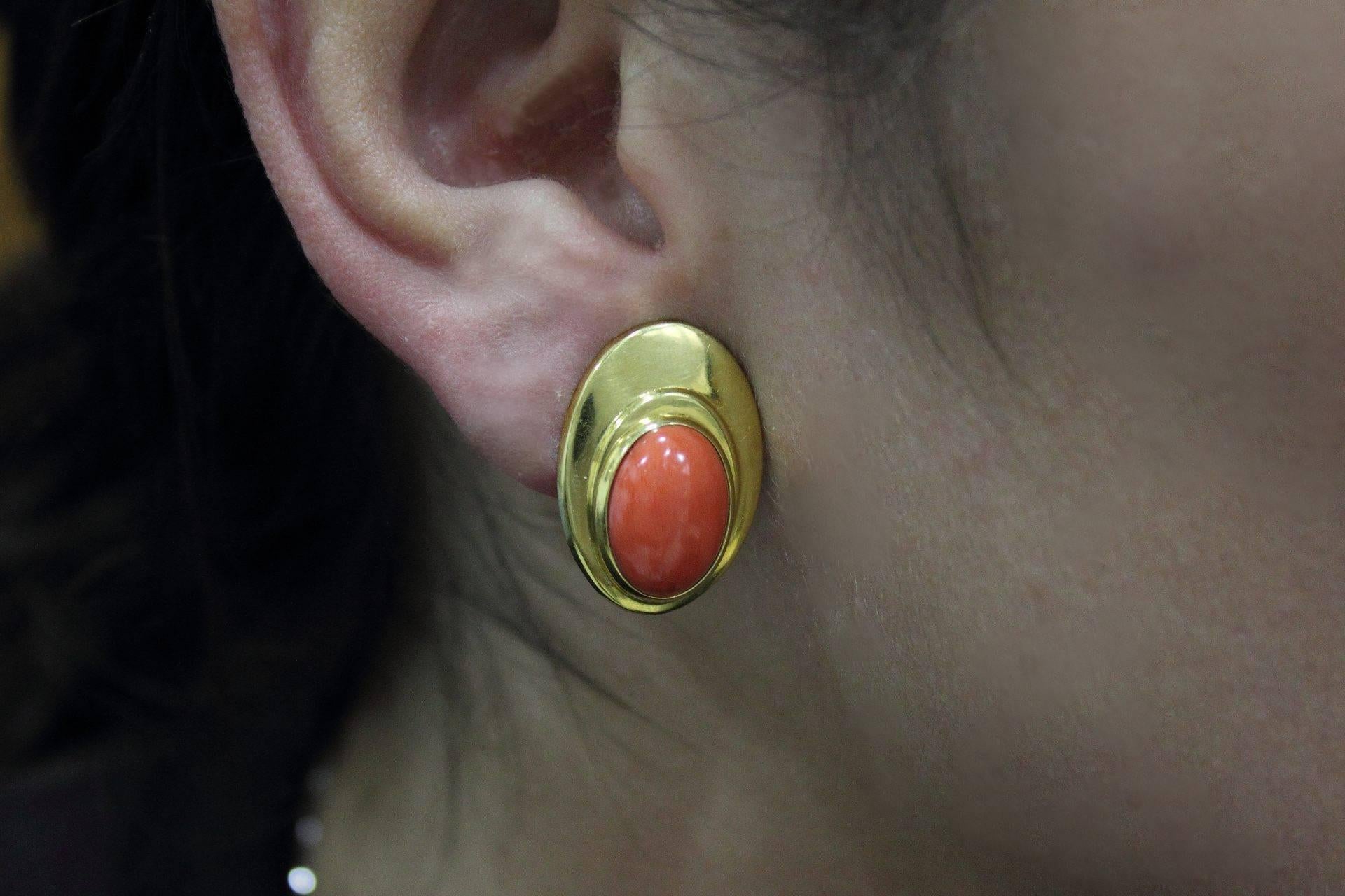 Coral Gold Clip-On Earrings In Good Condition In Marcianise, Marcianise (CE)