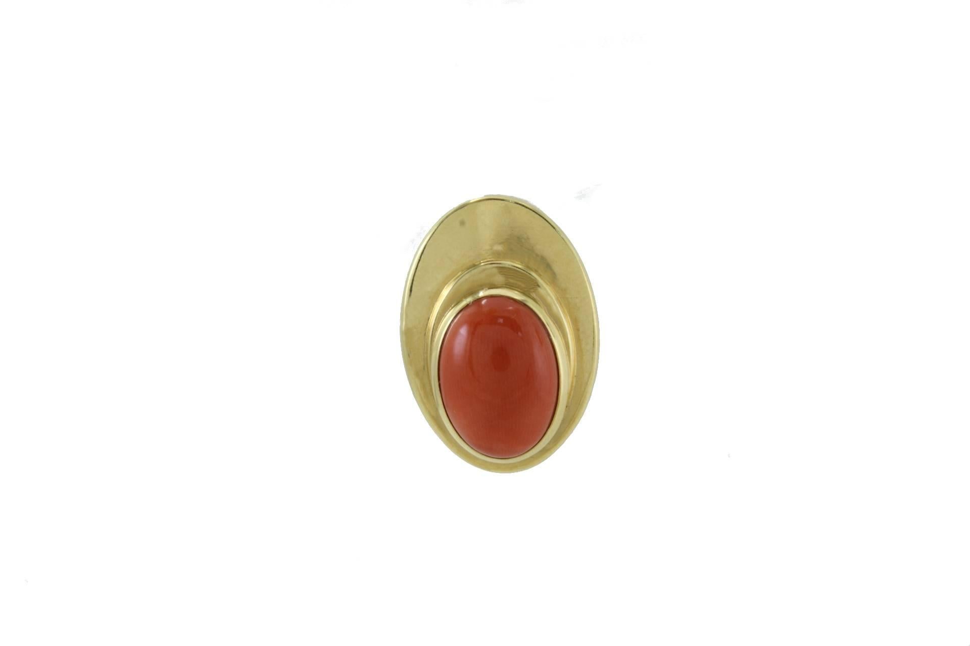 Clip-on earrings in 18k yellow gold mounted with coral.
Coral 2.50 gr
Tot.Weight 8.90 gr
R.F gcgr