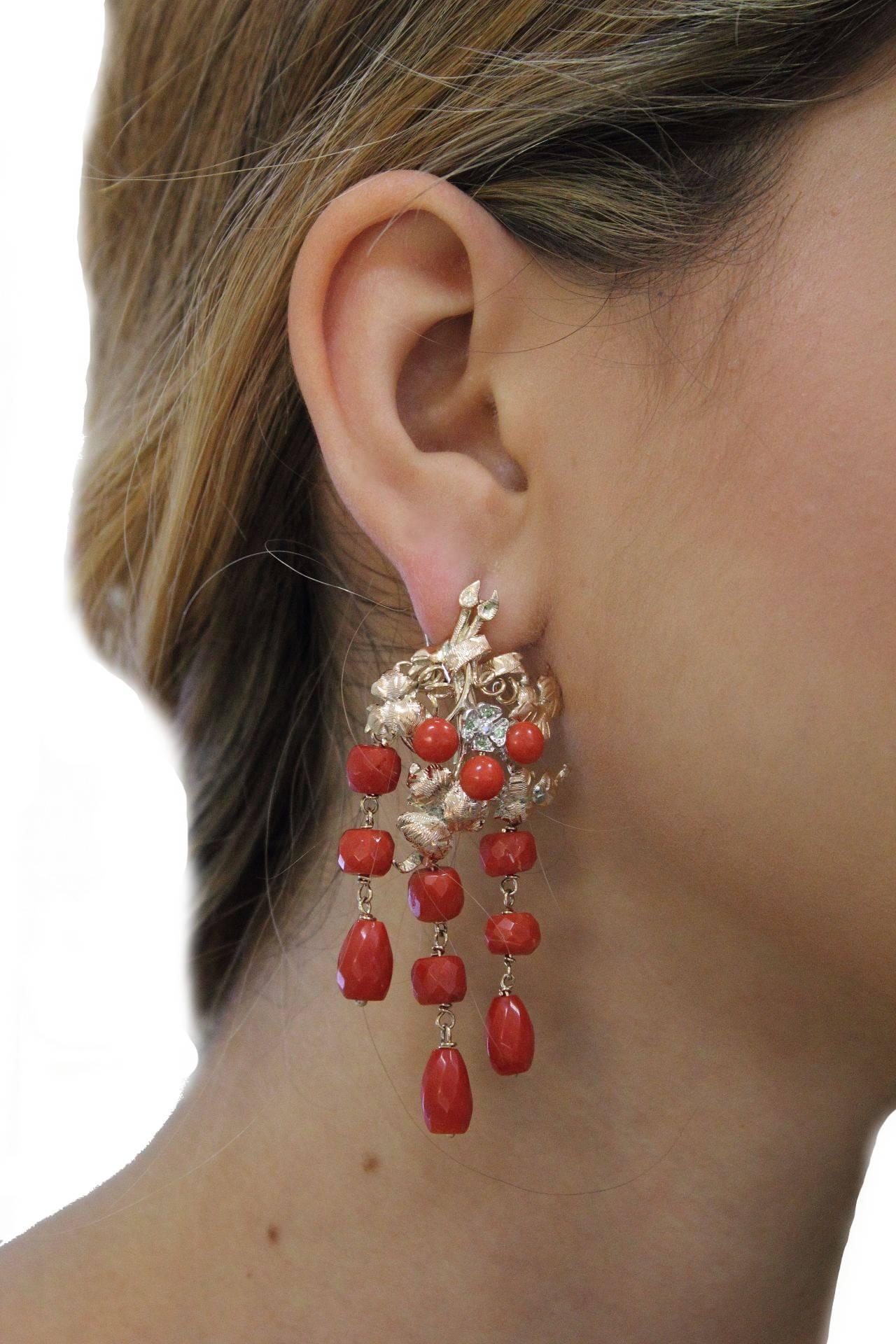  Diamonds Tsavorites Coral Gold Chandelier Earrings In Good Condition In Marcianise, Marcianise (CE)