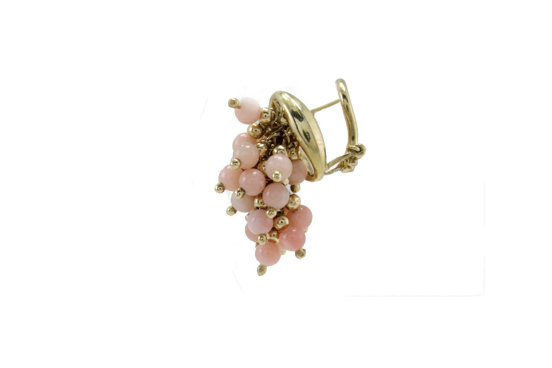 Mixed Cut Pink Coral Little Spheres, 18K Yellow Gold  Retrò Earrings For Sale