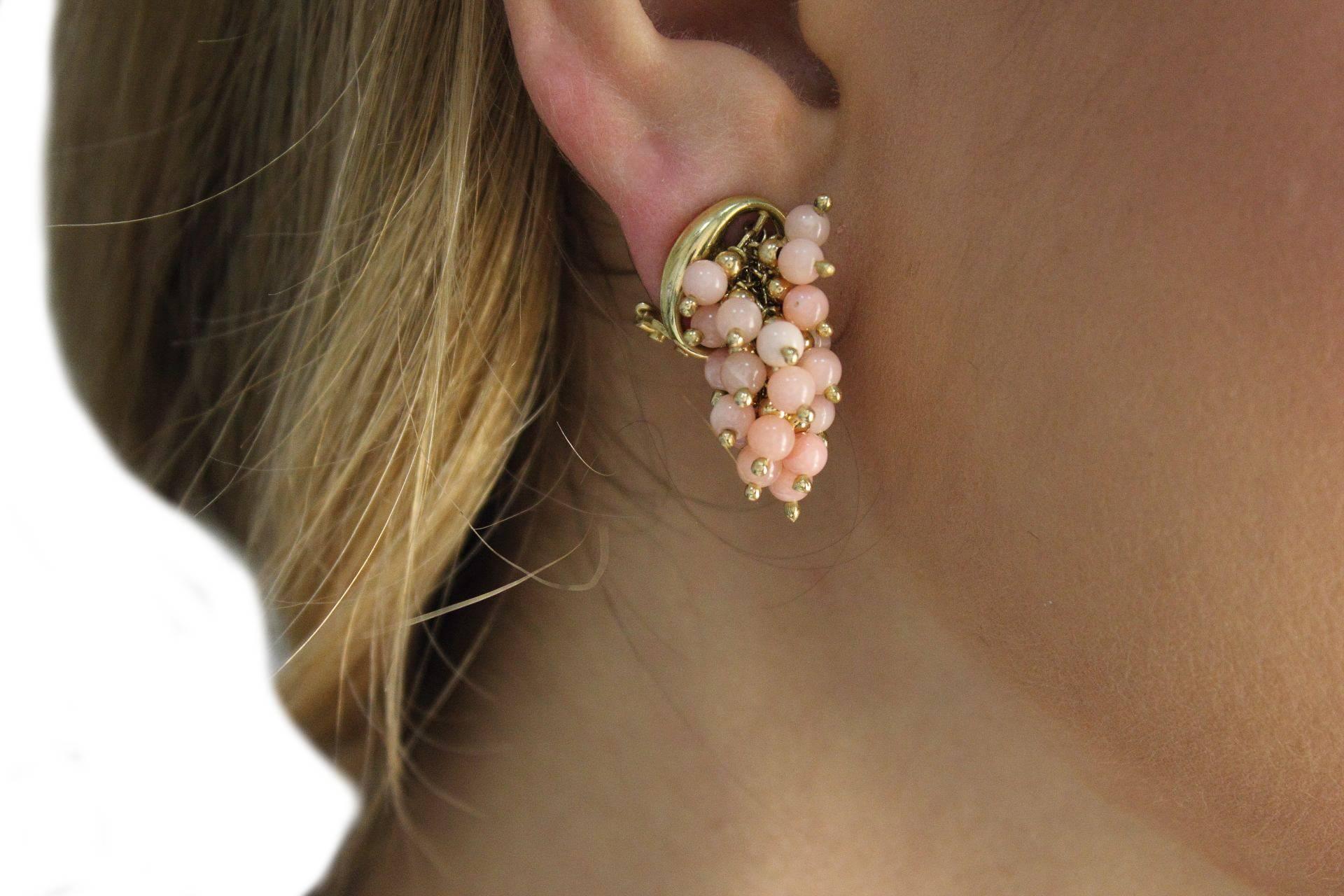 Pink Coral Little Spheres, 18K Yellow Gold  Retrò Earrings In Good Condition For Sale In Marcianise, Marcianise (CE)