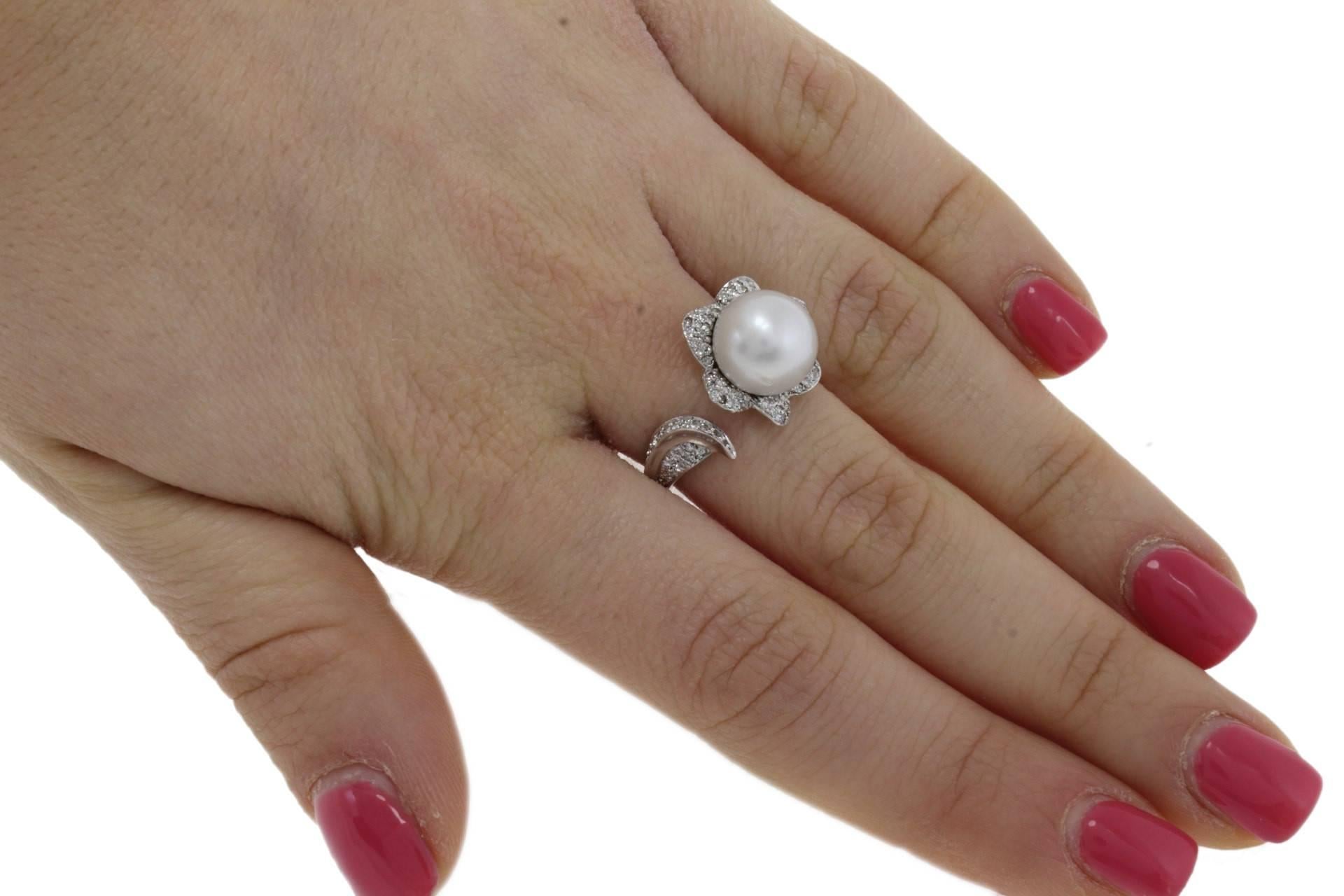 Women's  Diamonds South Australian Pearl Cluster 18 kt Gold  Ring For Sale