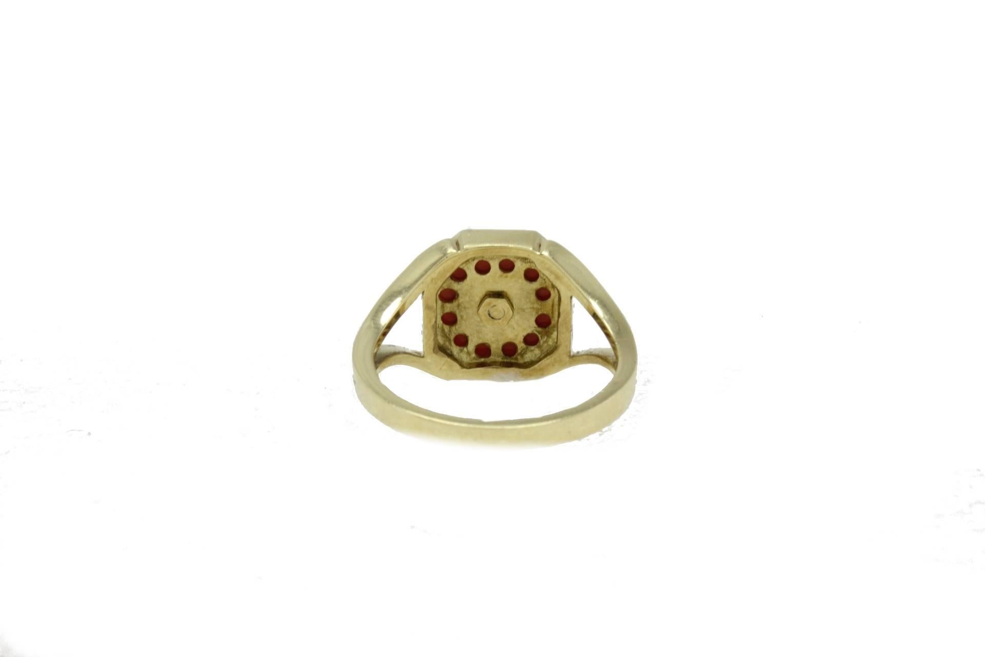  Diamond Coral 18 kt Gold Signet Ring In Good Condition In Marcianise, Marcianise (CE)