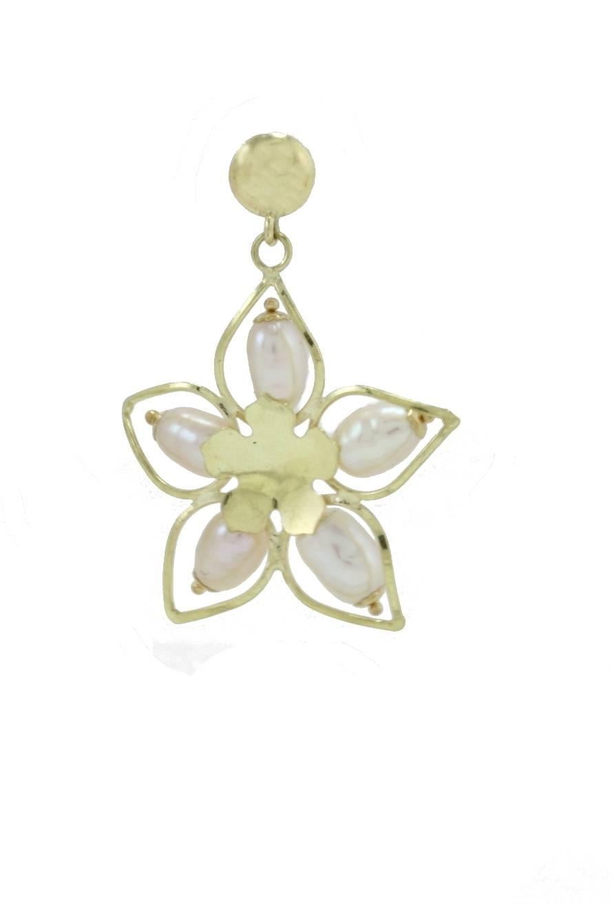  Flower shaped dangle earrings in 18k yellow gold mounted with five pearls each.
Tot.Weight 6.40 gr
R.F guhi 

For any inquiries,please contact the seller through the message center.
