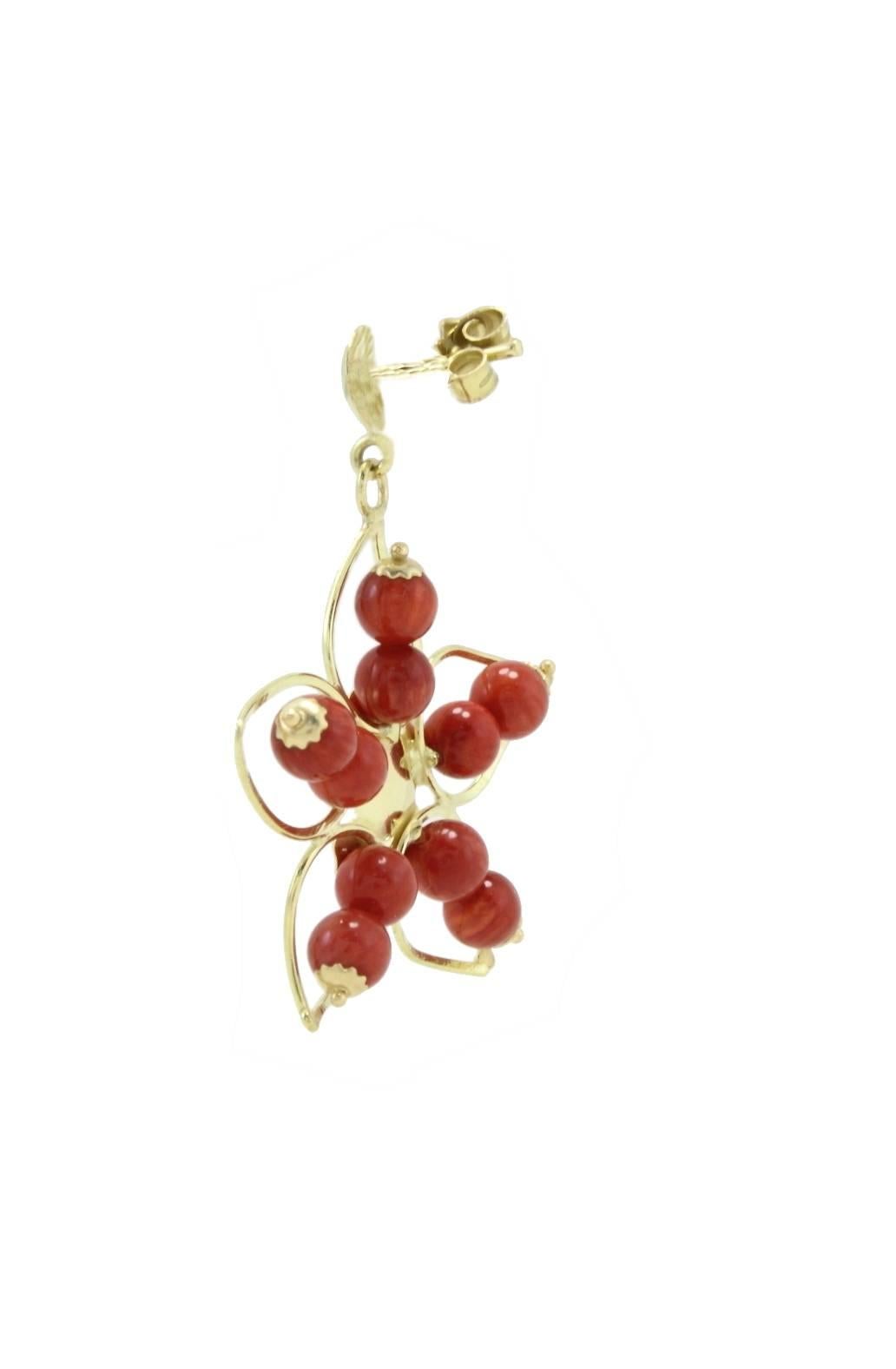 Red Ebony Spheres, Flower Shape 18K Yellow Gold Dangle Earrings In Good Condition For Sale In Marcianise, Marcianise (CE)
