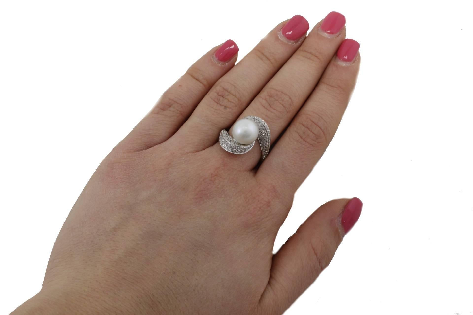 Retro Sea Pearl 1, 34 carat Diamond White 18 kt Gold Ring For Sale