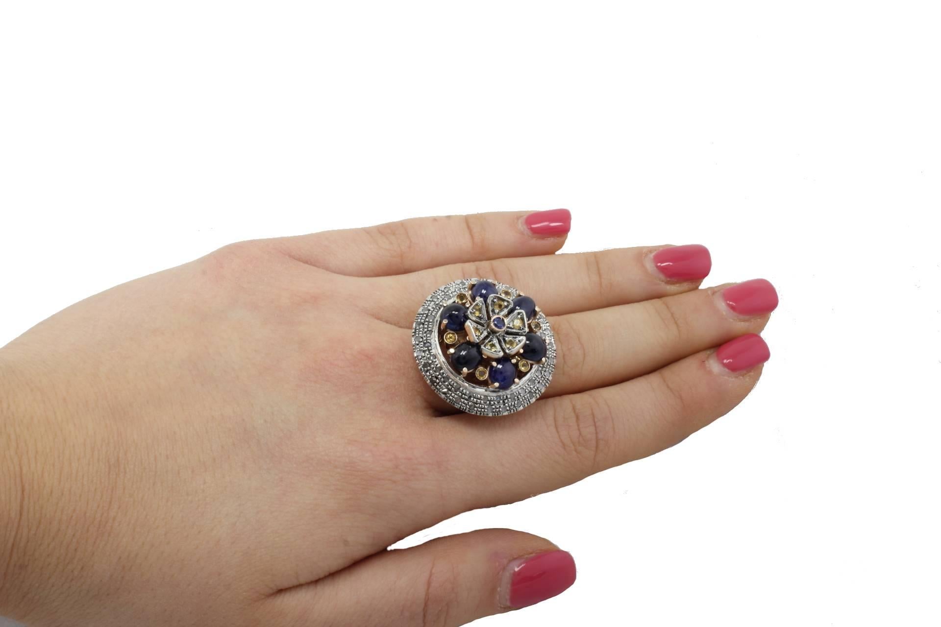 ct 12, 53 Sapphire Diamond  Gold and Silver Ring In Good Condition For Sale In Marcianise, Marcianise (CE)