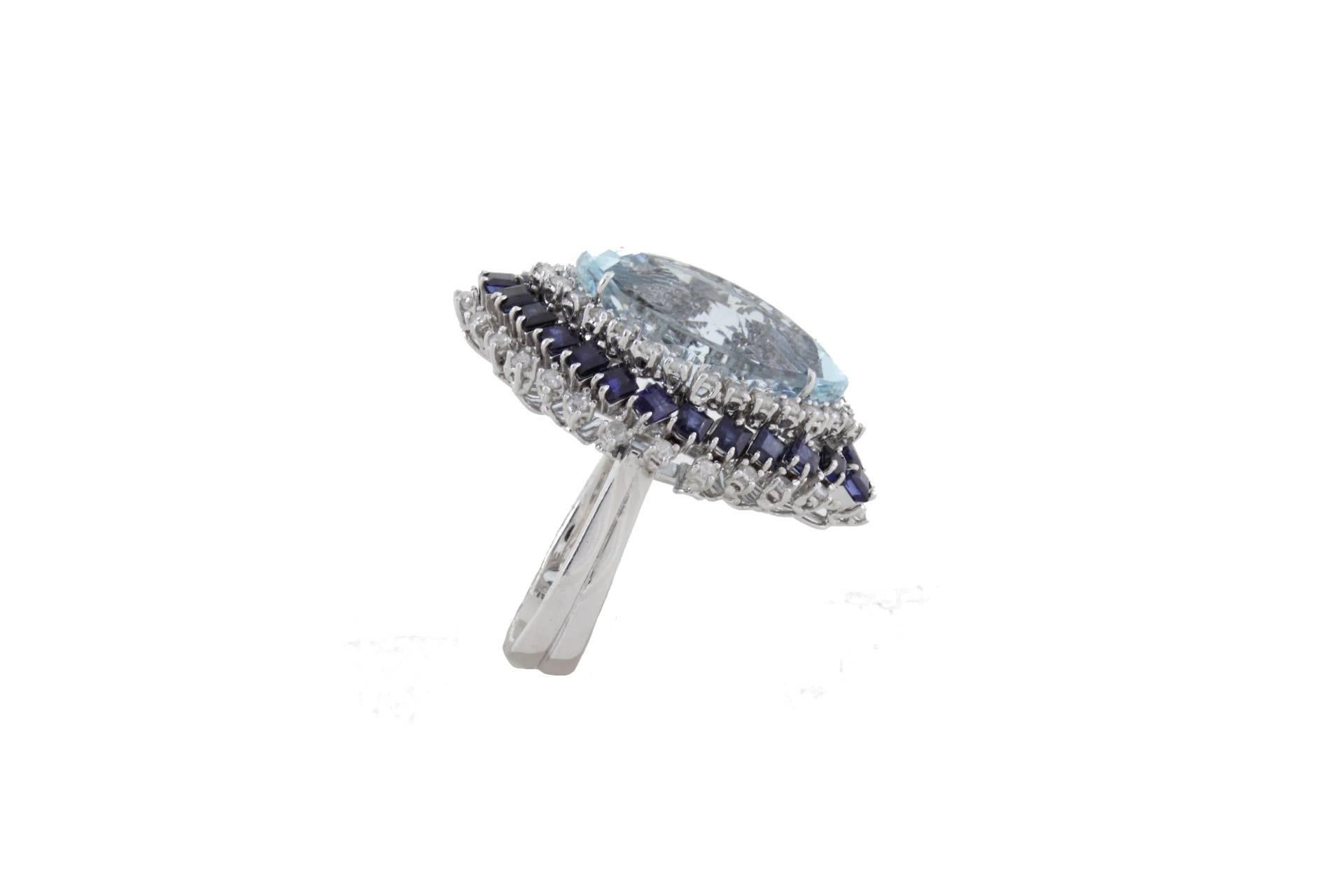 SHIPPING POLICY:
No additional costs will be added to this order.
Shipping costs will be totally covered by the seller (customs duties included).

Enhance your look with this charming ring in 14Kt white gold, composed of a crown of diamonds and blue