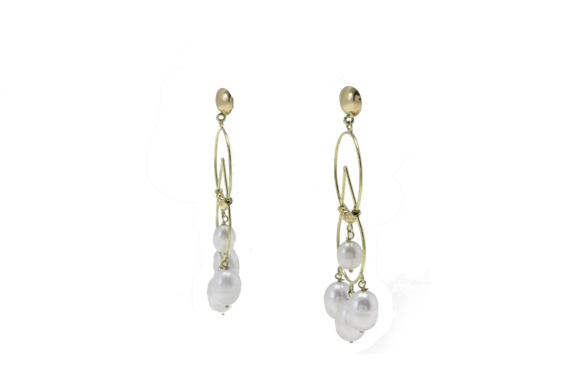 Boucles d'oreilles pendantes avec gouttes en or jaune 18Kt et perles blanches Bon état - En vente à Marcianise, Marcianise (CE)