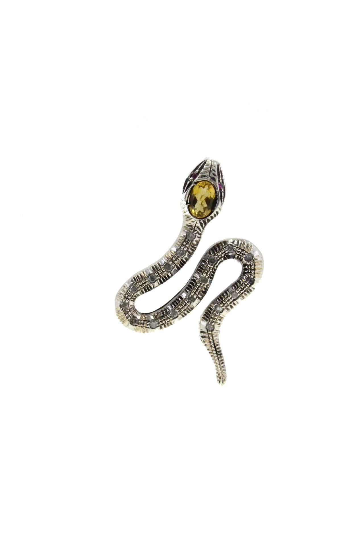 Fashion snake shaped earrings in 9Kt gold and silver with a body adorned with diamonds and a topaz on the head.
diamonds(0.62Kt)
topaz (1.47Kt)
Tot weight 14.2gr
R.f. +gcae

For any inquiries,please contact the seller through the message center.
