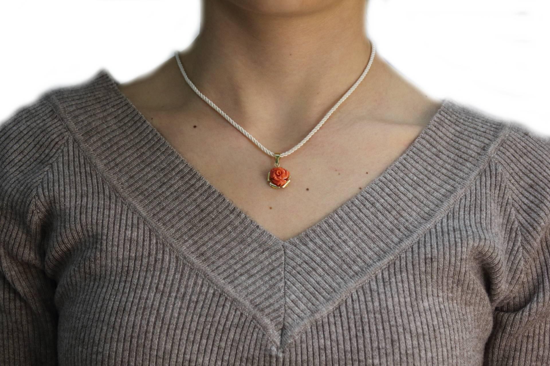 Retro Luise Coral Rose Pendant