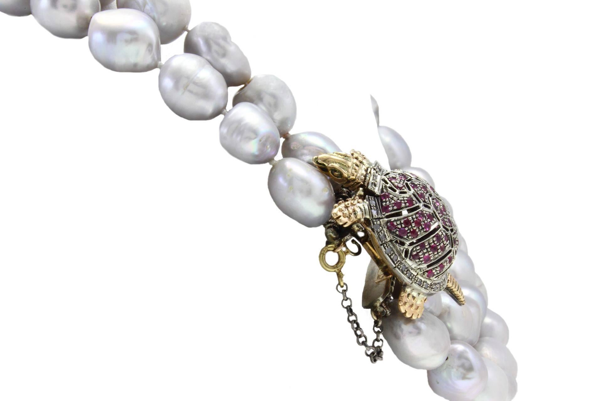 Luise Pearl Rubies Diamonds Turtle Clasp Necklace In Good Condition In Marcianise, Marcianise (CE)