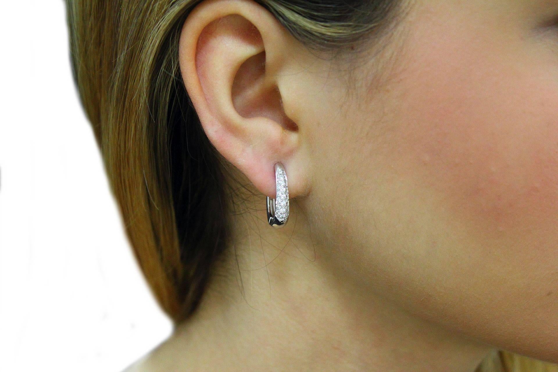 Brilliant Cut Mini-Hoop Diamond 18 kt White Gold Earrings