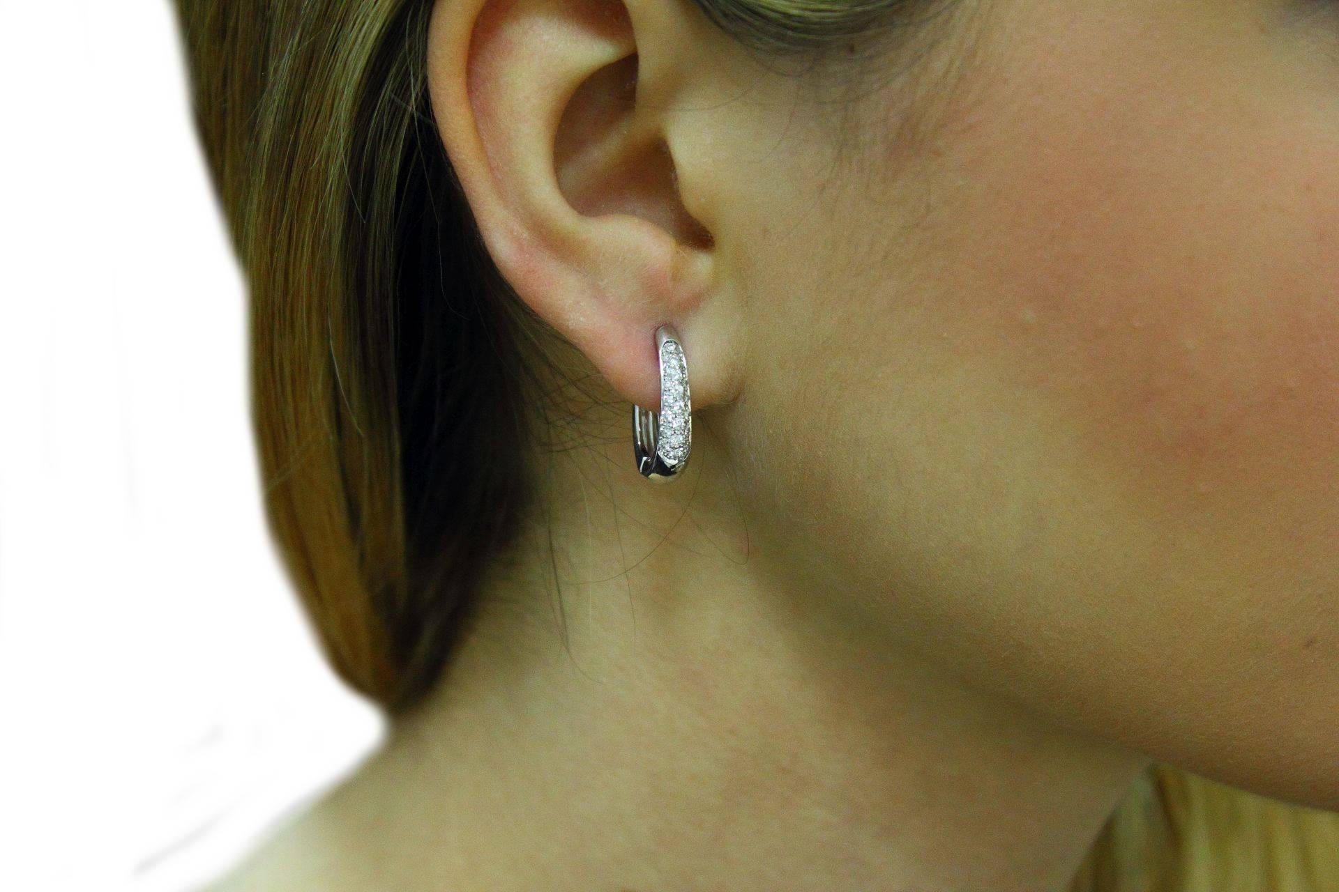 Mini-Hoop Diamond 18 kt White Gold Earrings In Good Condition In Marcianise, Marcianise (CE)