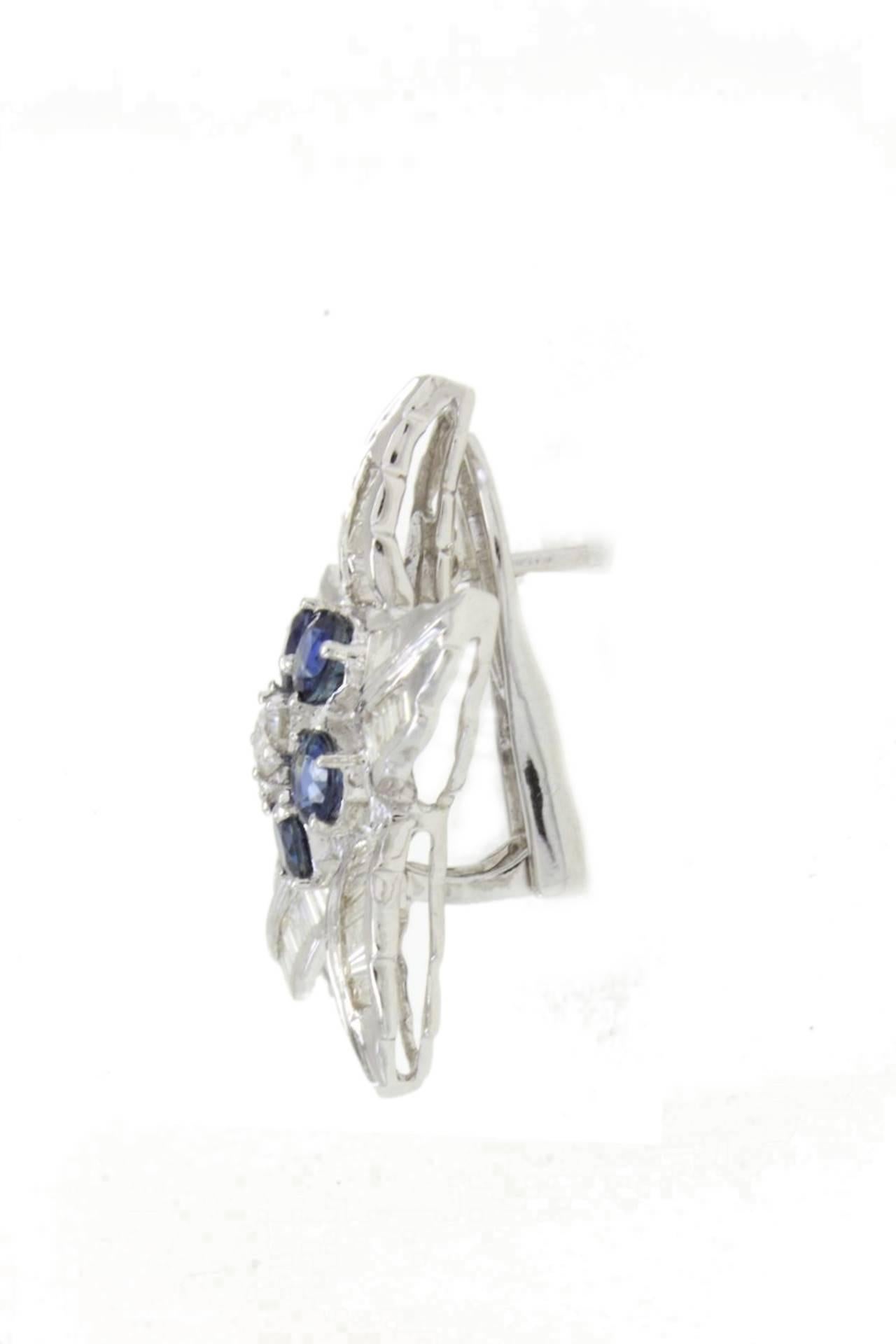 Rétro Boucles d'oreilles étoile saphir bleu taille baguette en vente