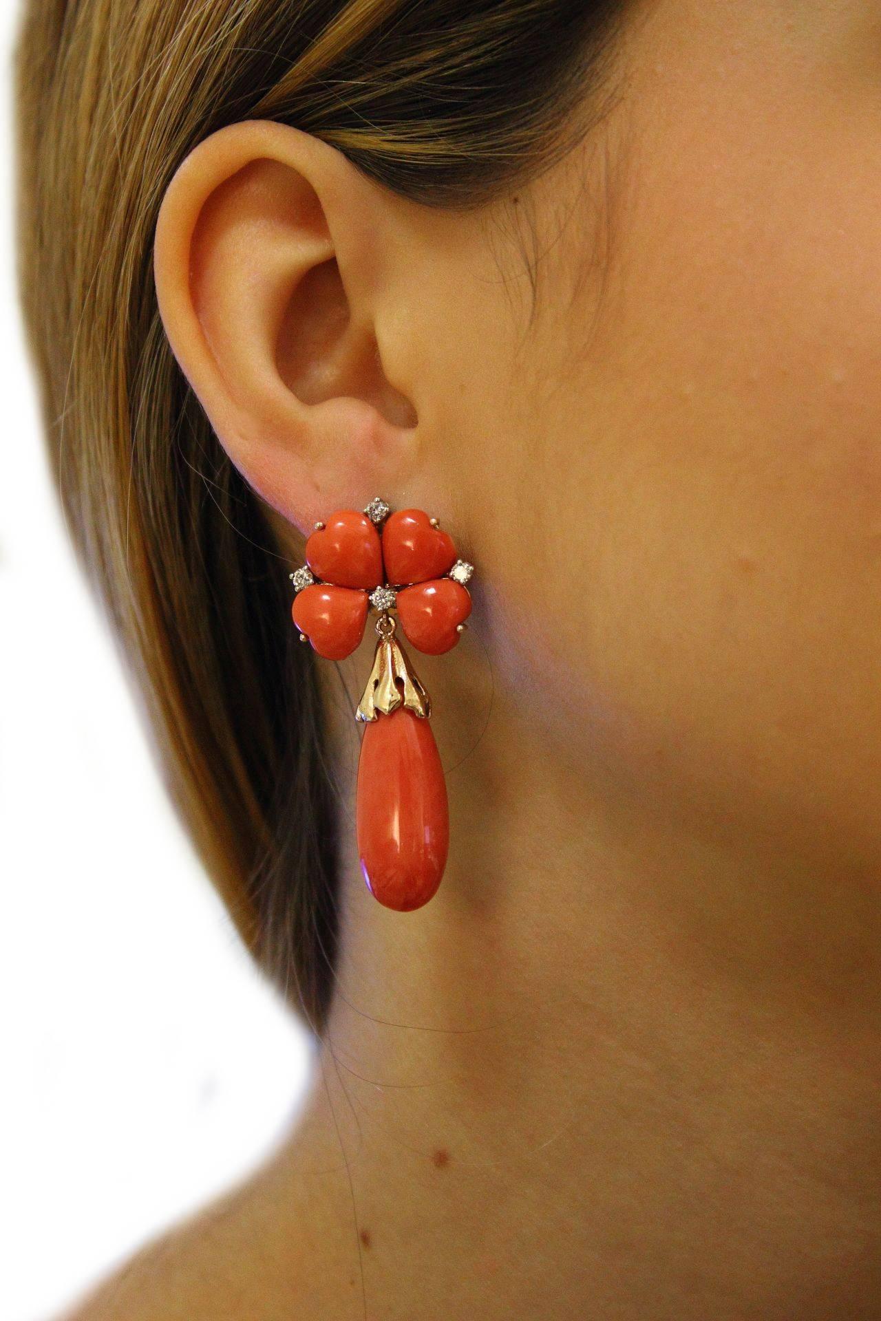 Luise Diamond Coral Flower and Coral Drop Earrings In Good Condition In Marcianise, Marcianise (CE)