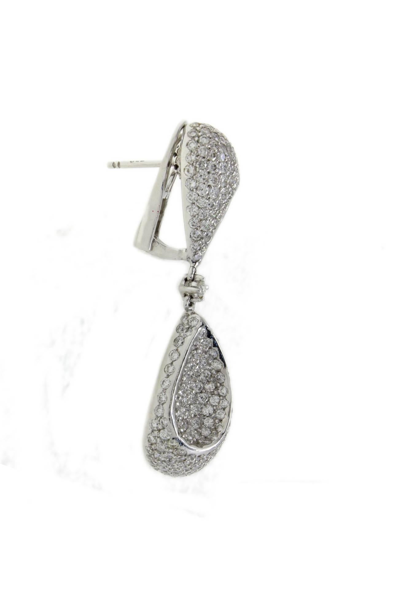 Round Cut ct 2, 97 Diamond 18 t white gold Dangle Earrings