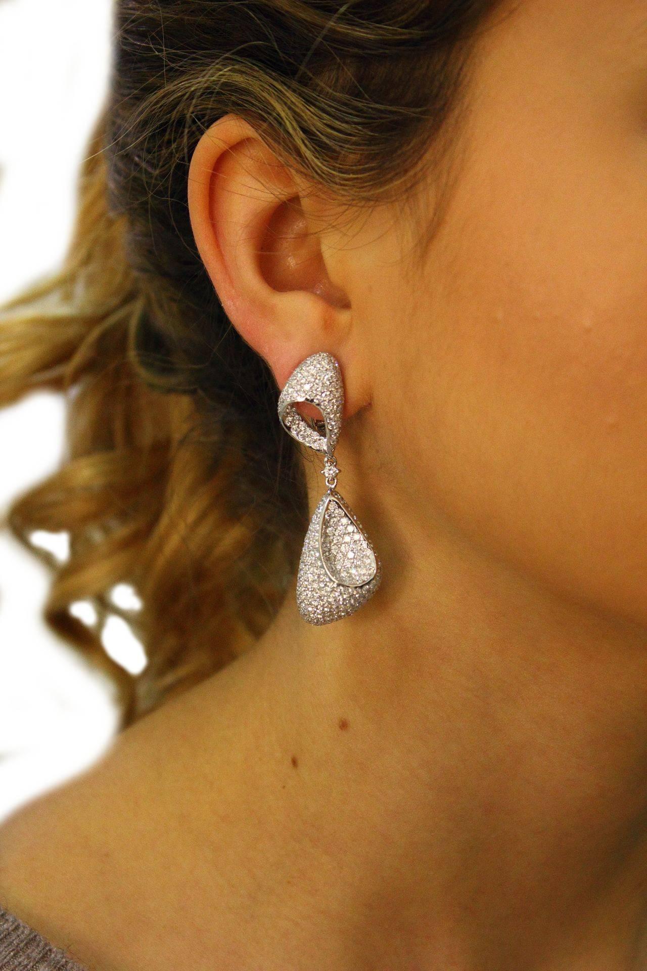 Women's ct 2, 97 Diamond 18 t white gold Dangle Earrings