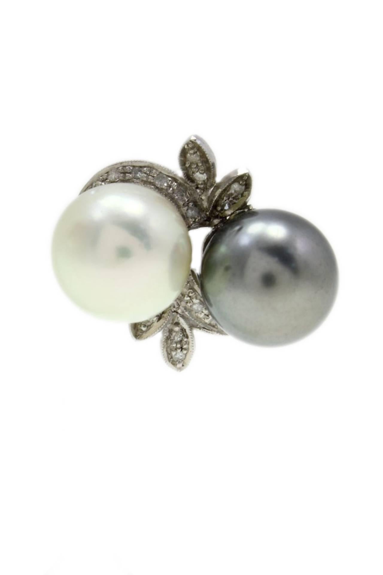 Stud earrings in 14kt white gold composed of 2 different color pearls (white and gray) surrounded by leaves covered in diamonds.

diamonds 0.55kt
pearls 10.90gr
tot weight 18.2gr
r.f. ufoi